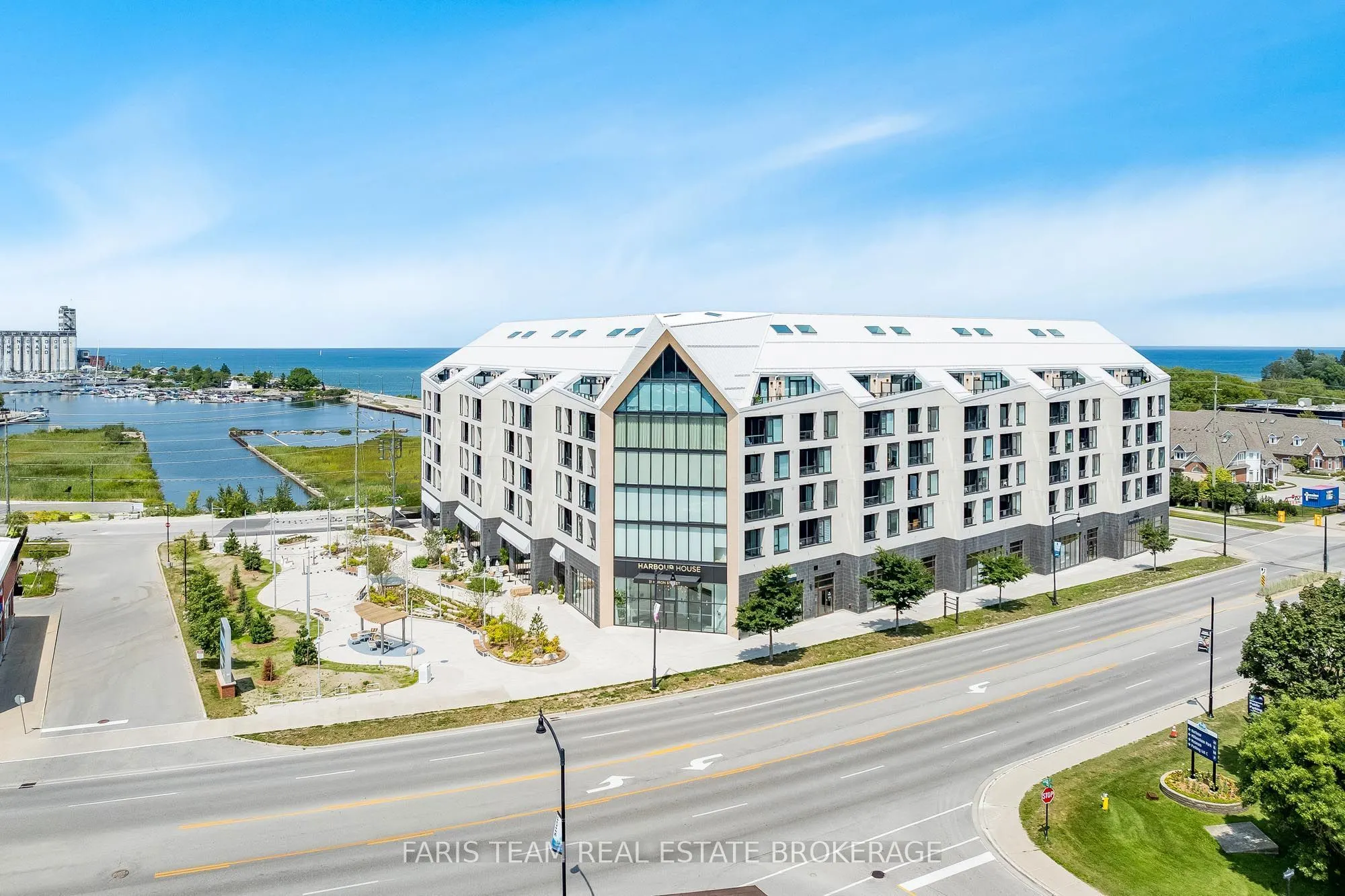 31 Huron Street #216