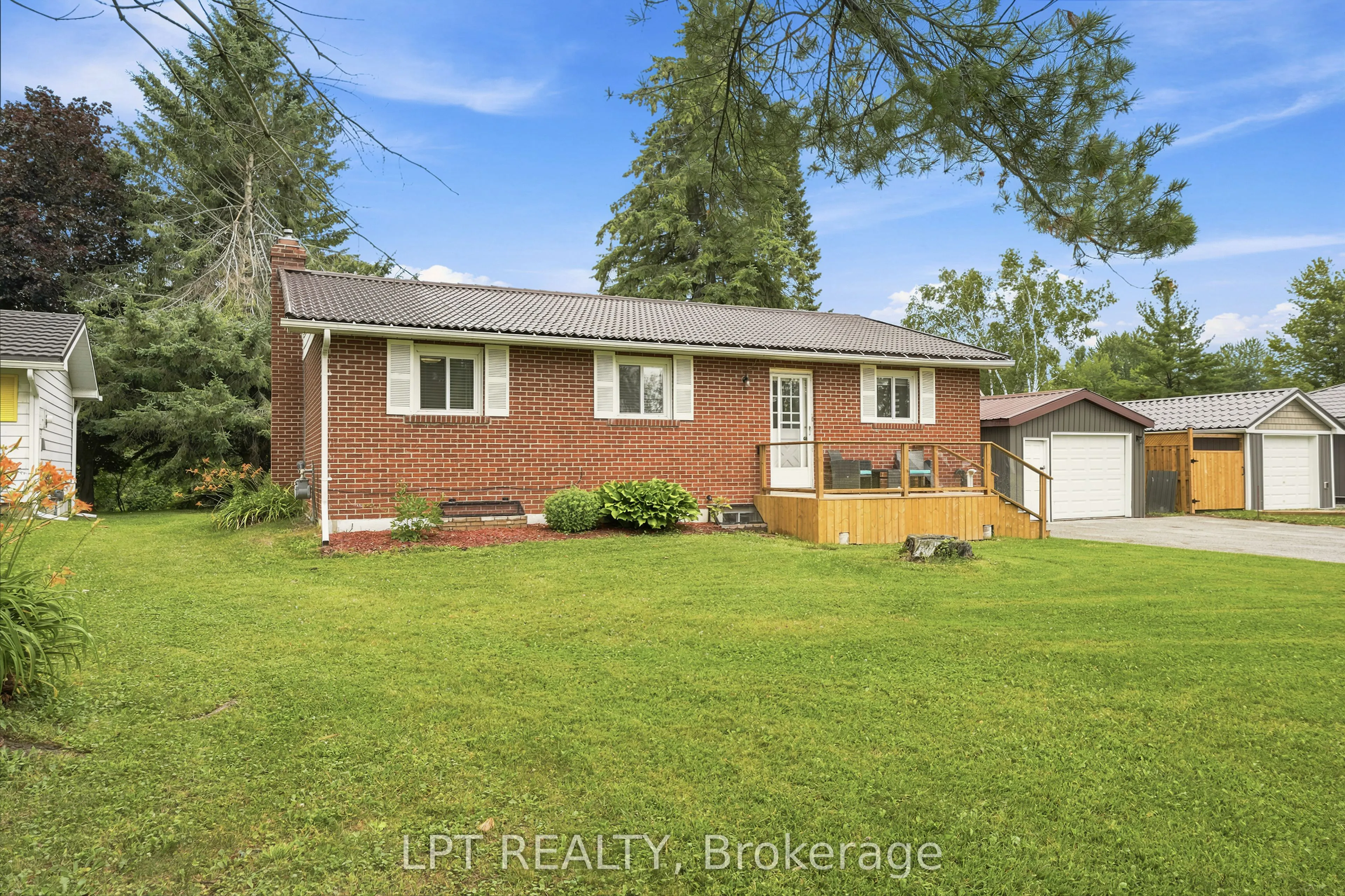 2628 Westshore Crescent