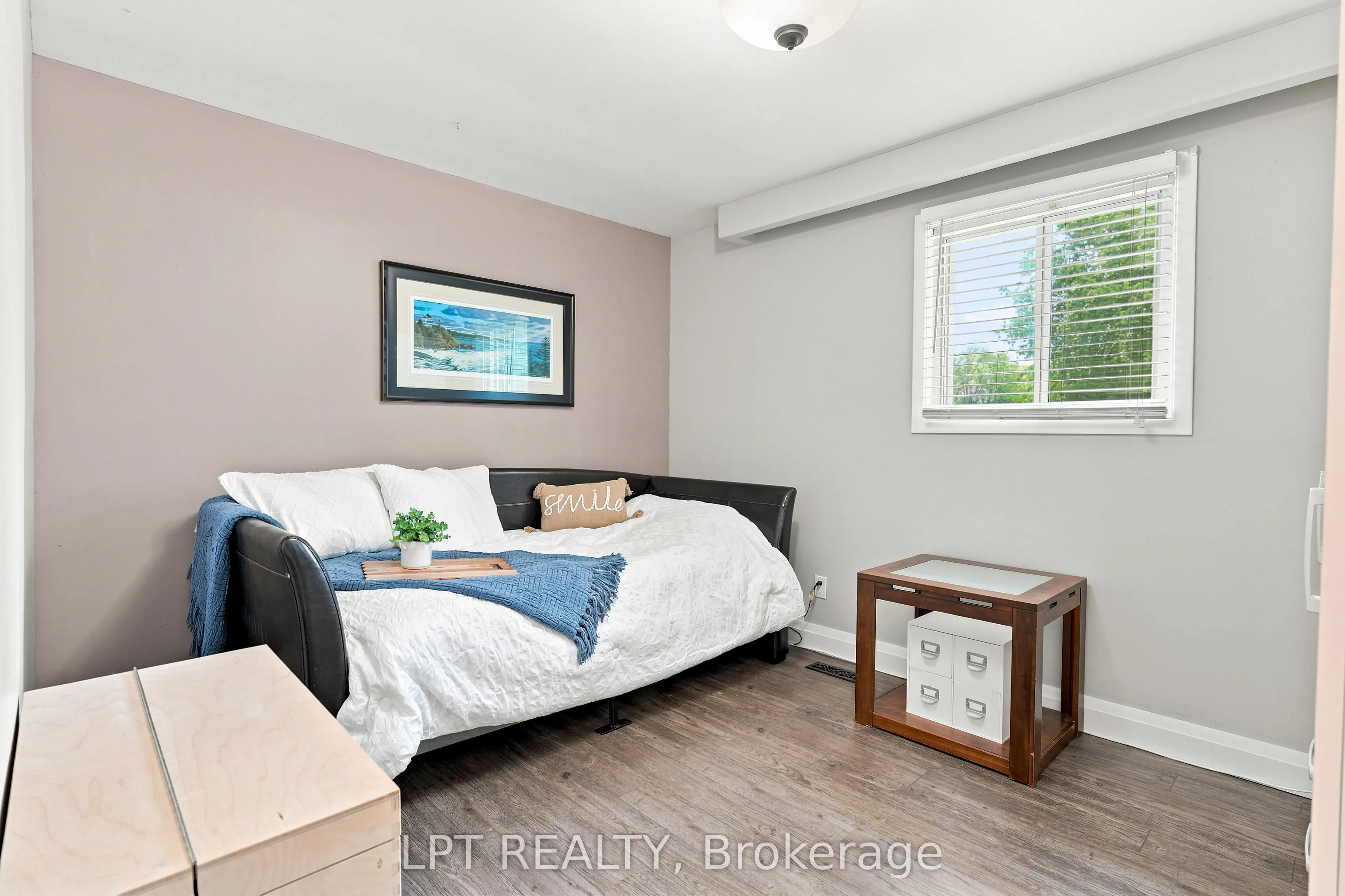 2628 Westshore Crescent