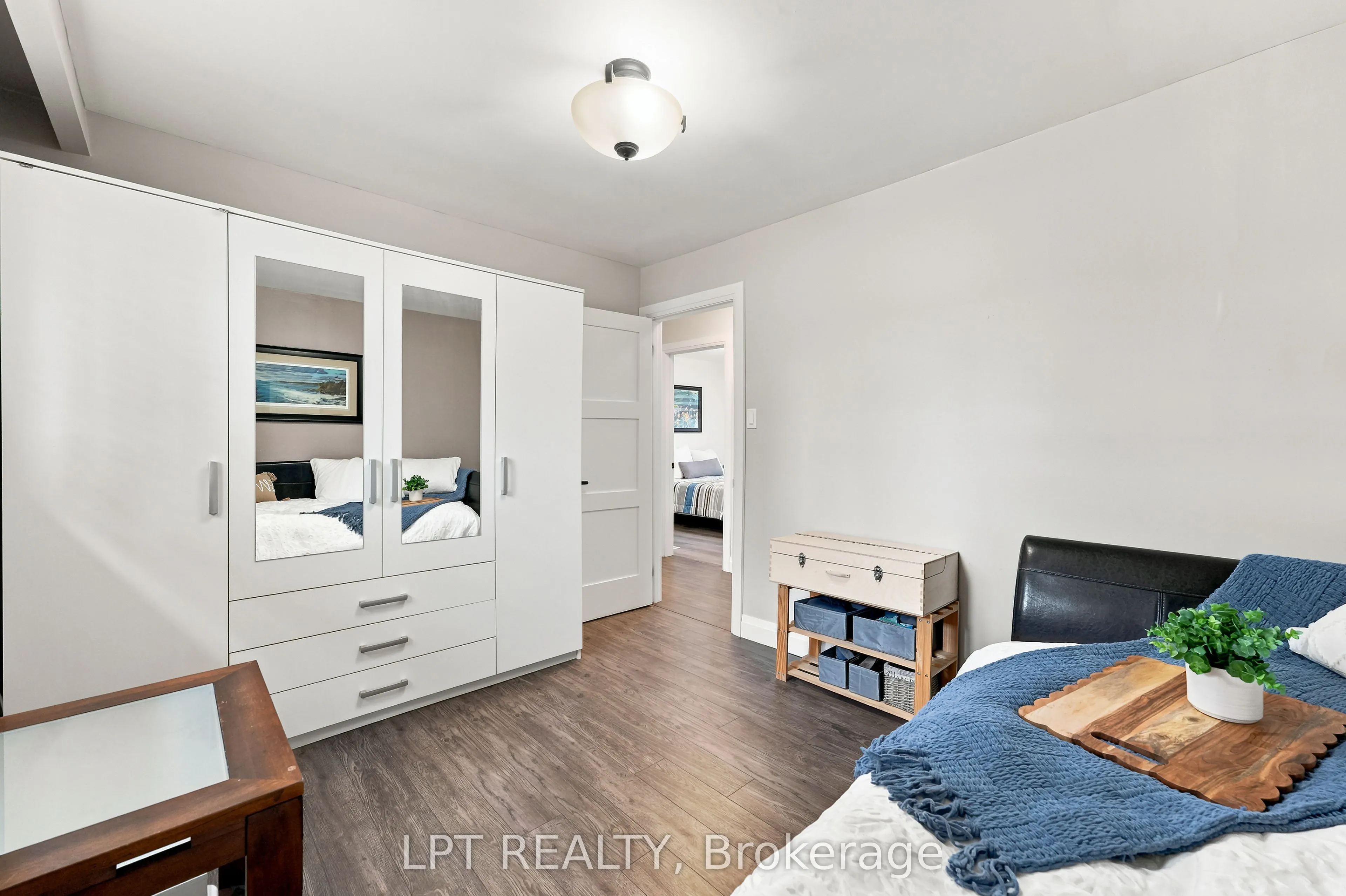 2628 Westshore Crescent