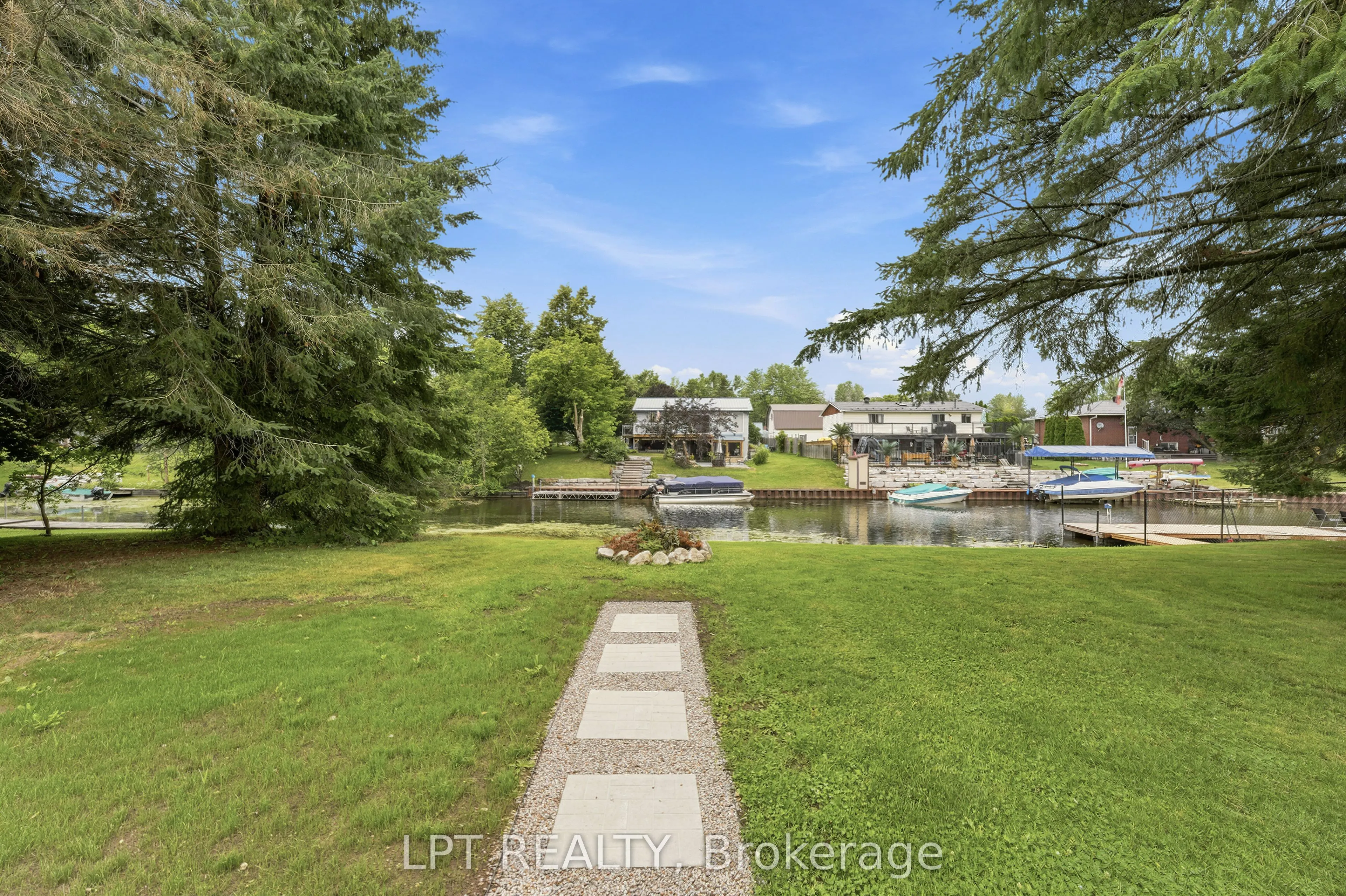 2628 Westshore Crescent