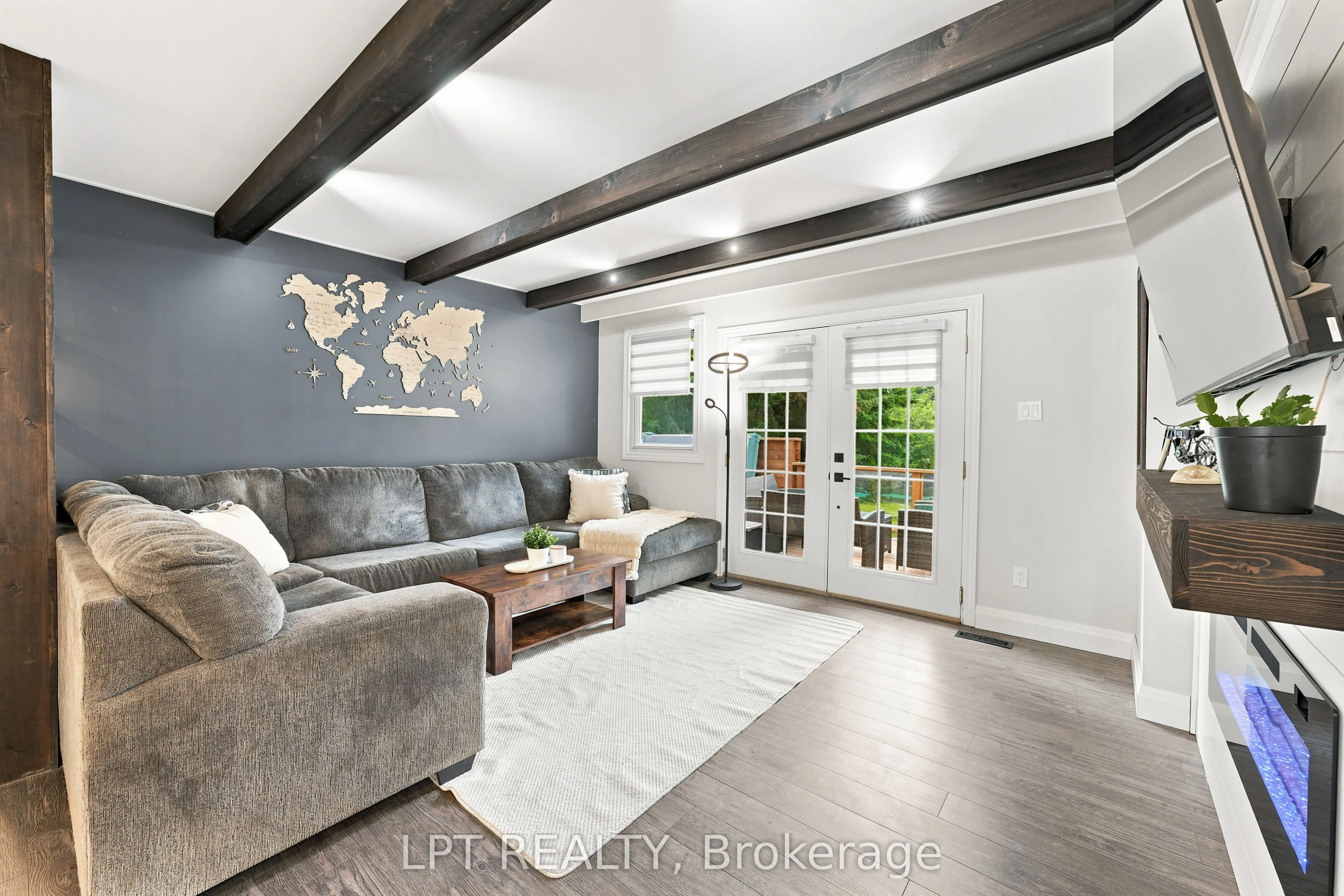 2628 Westshore Crescent