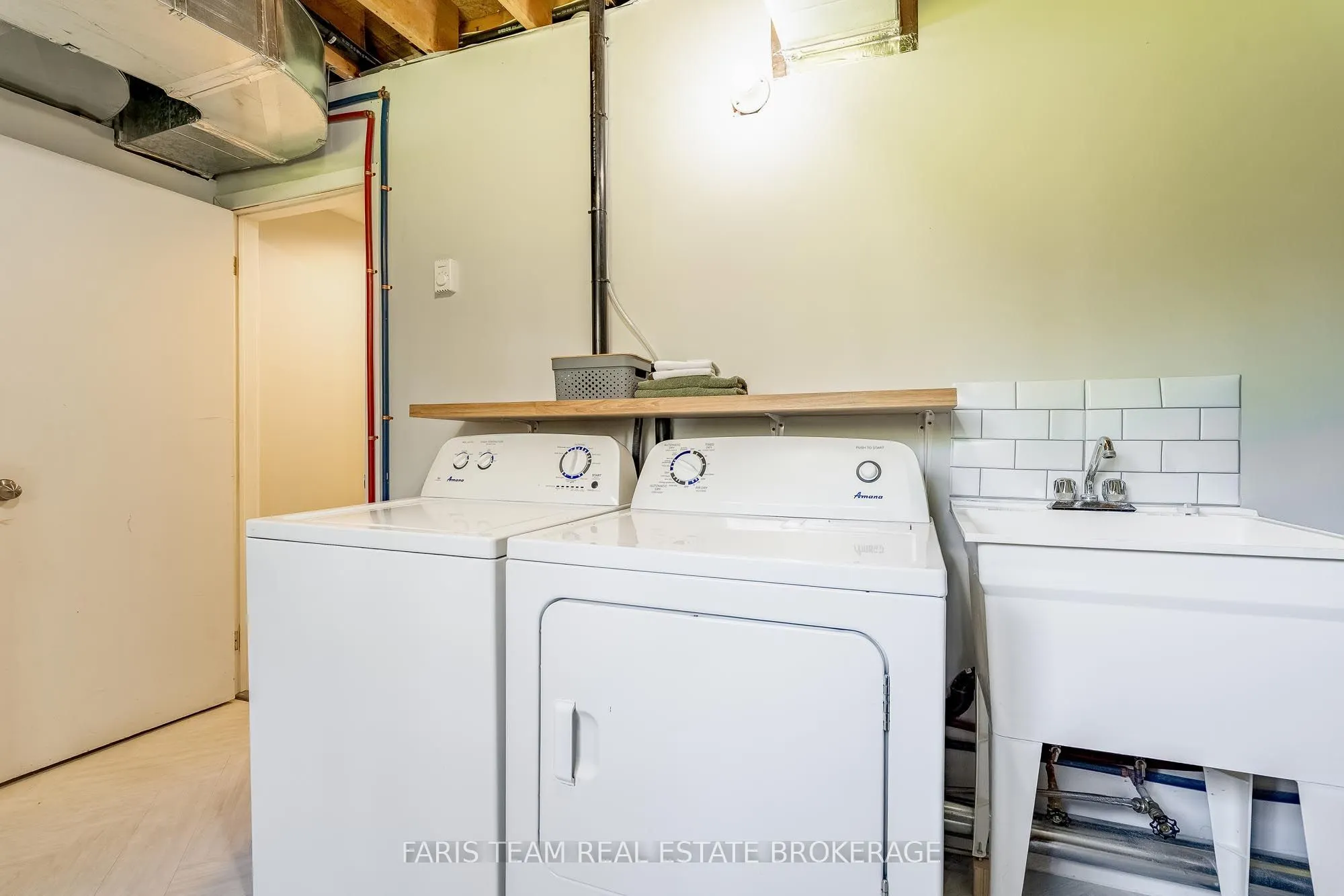 224 Lakeshore Road W