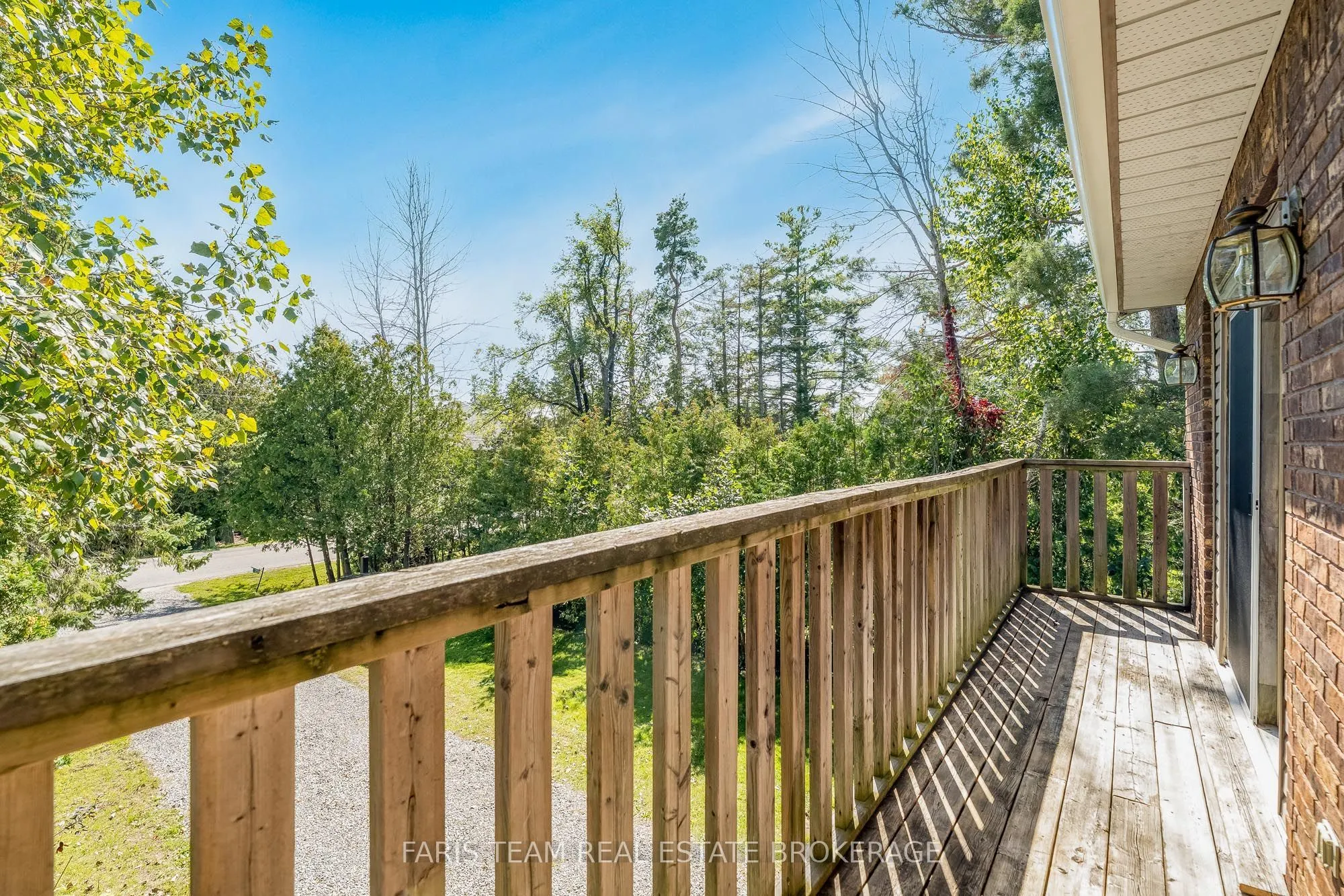 224 Lakeshore Road W