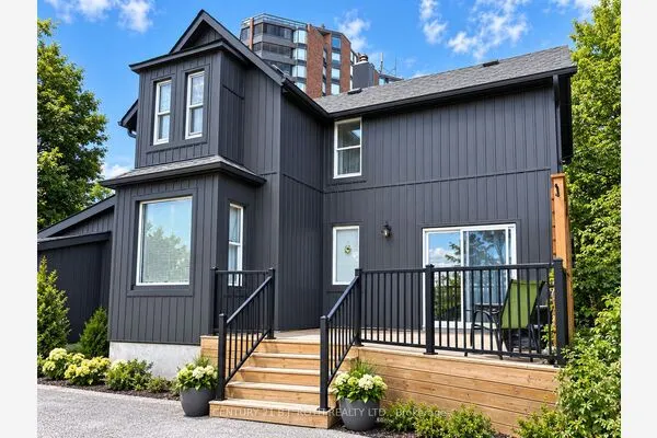253 Dunlop Street E