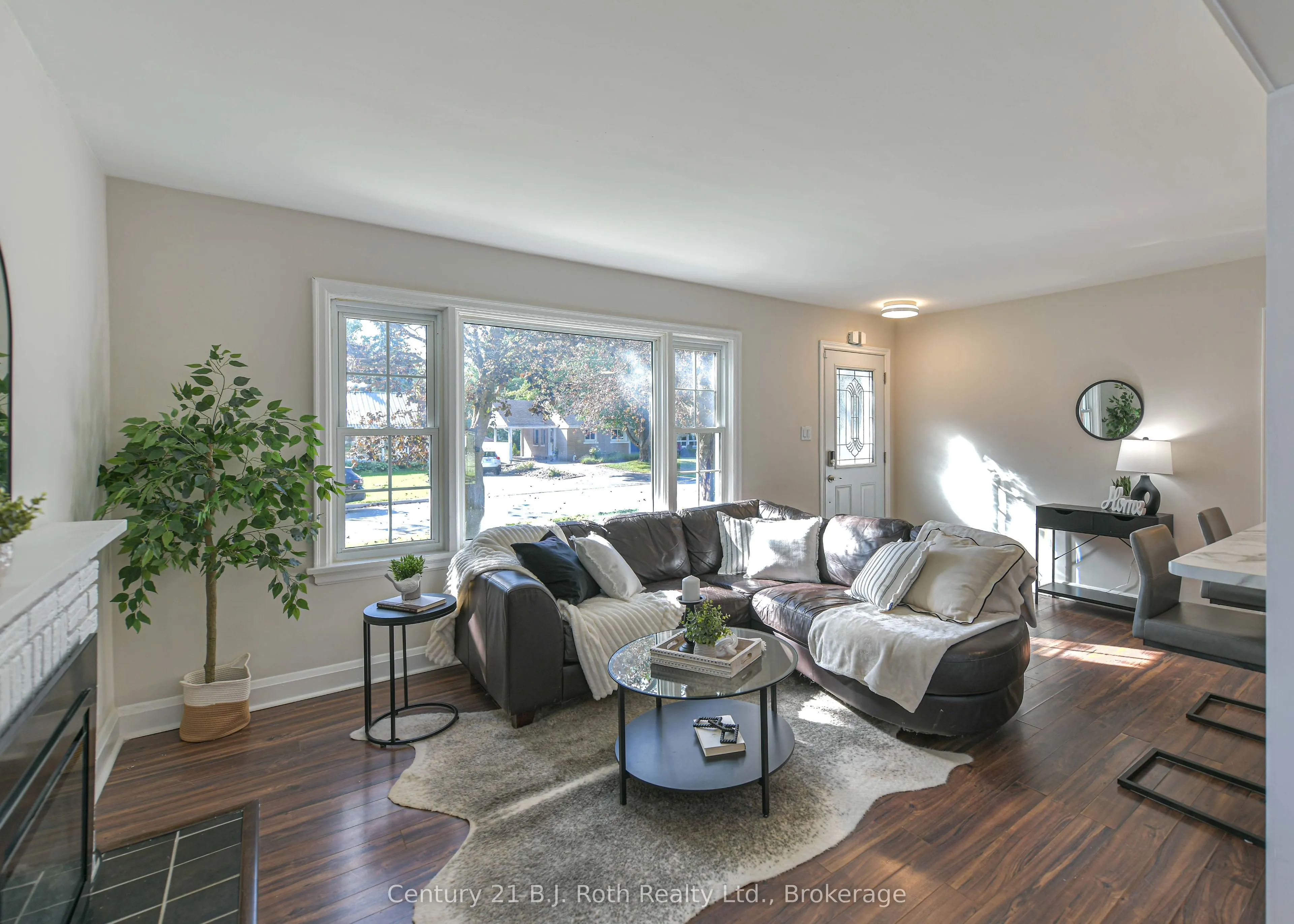 28 Borland Street W