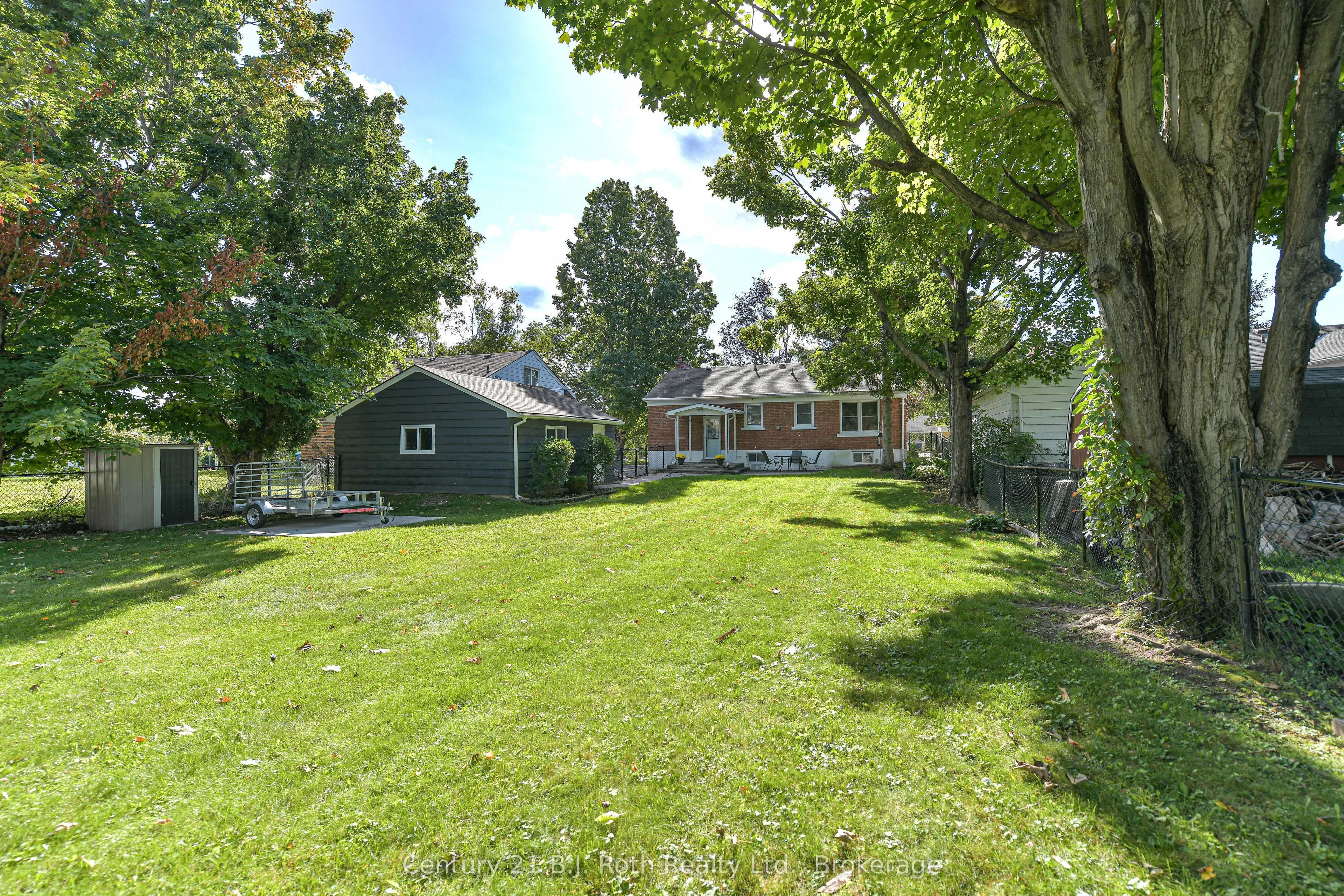 28 Borland Street W