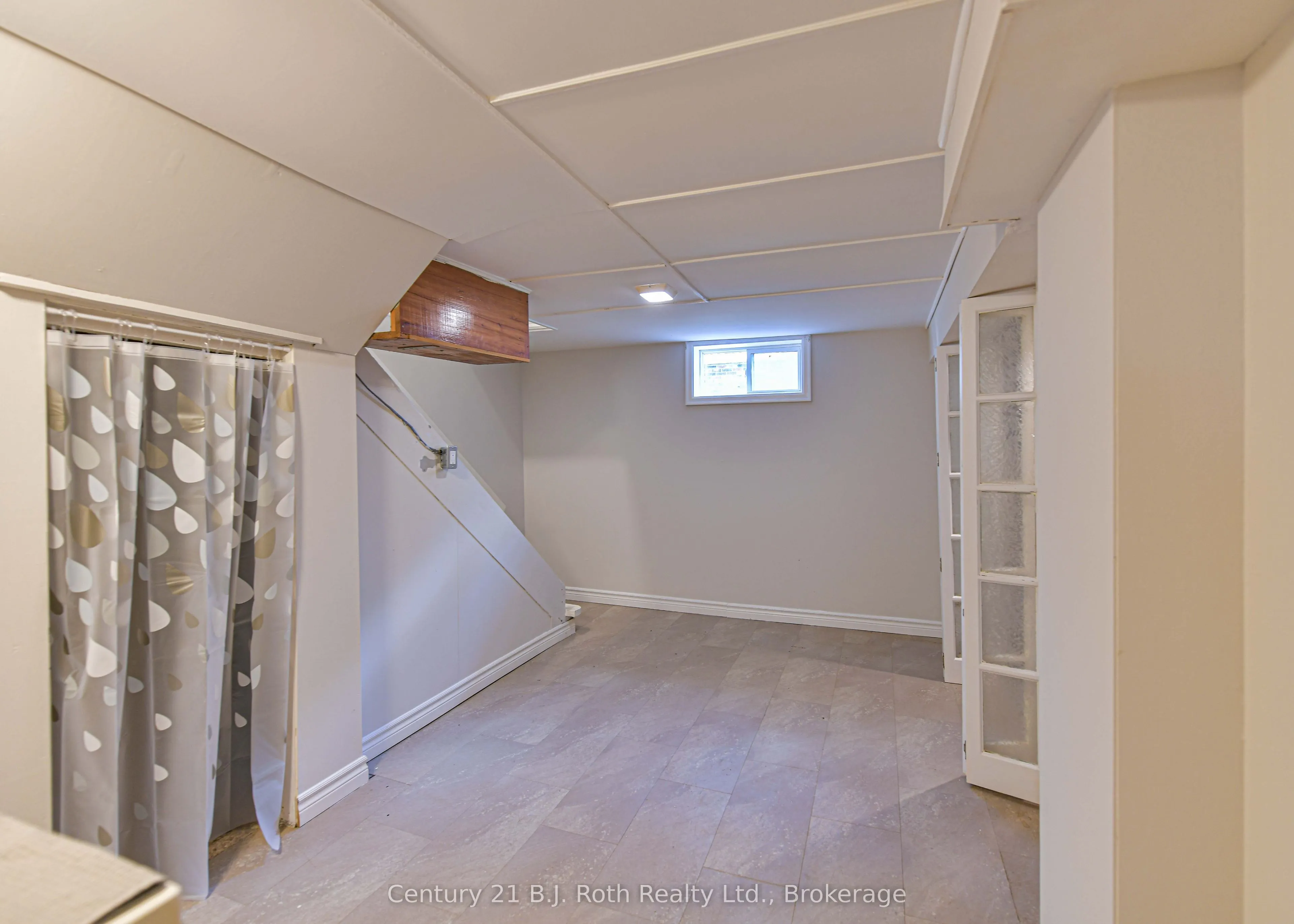 28 Borland Street W