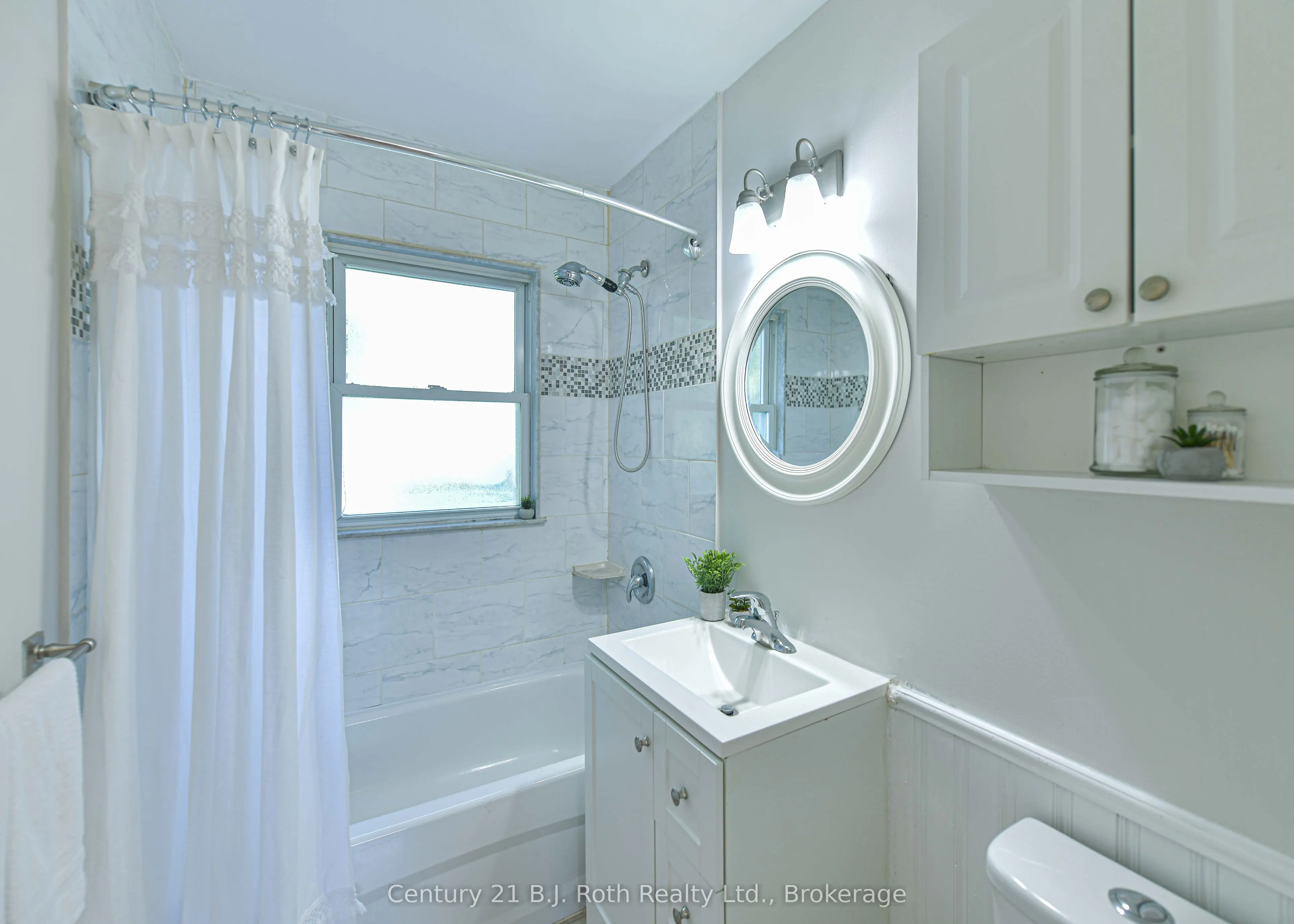 28 Borland Street W