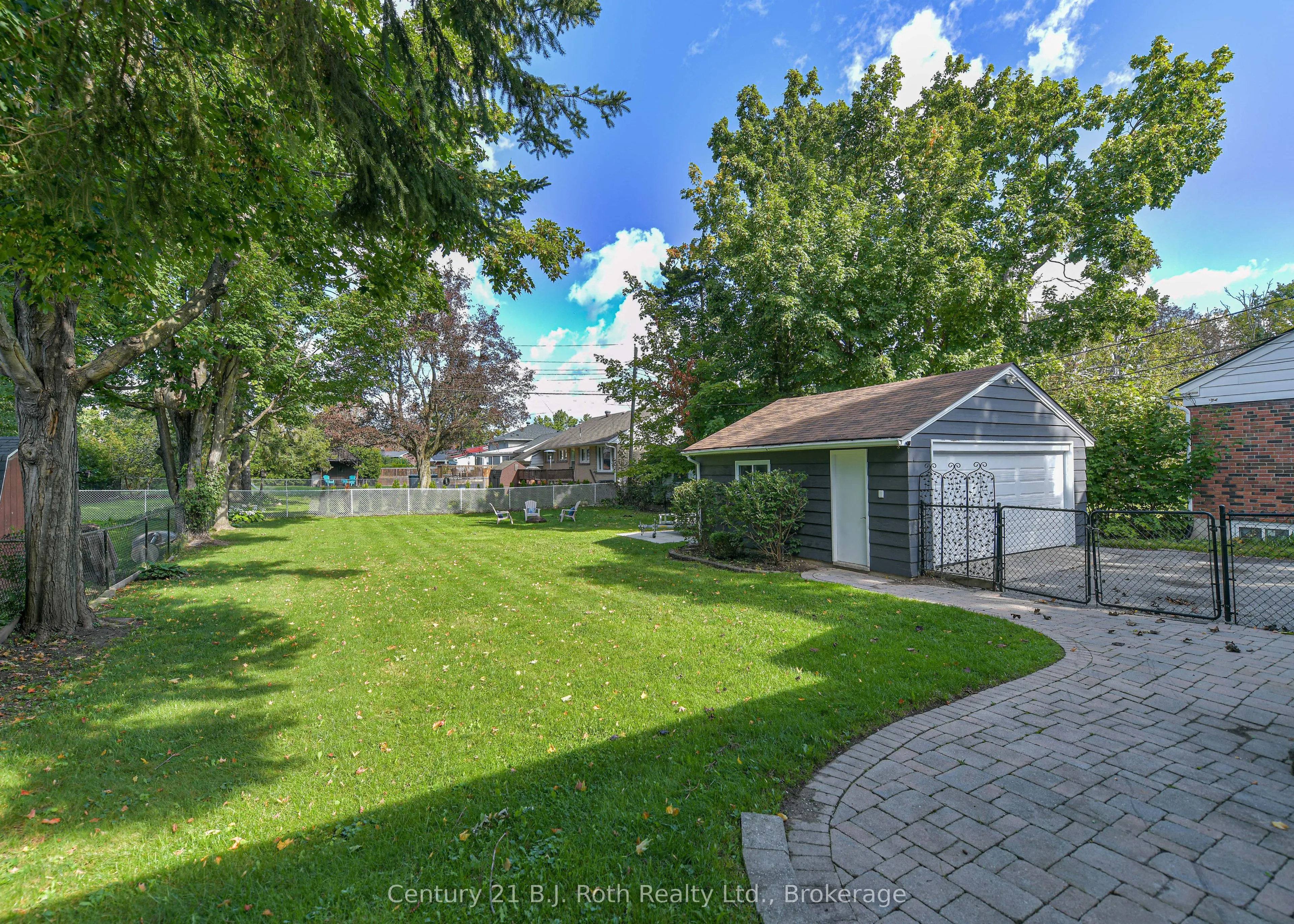 28 Borland Street W