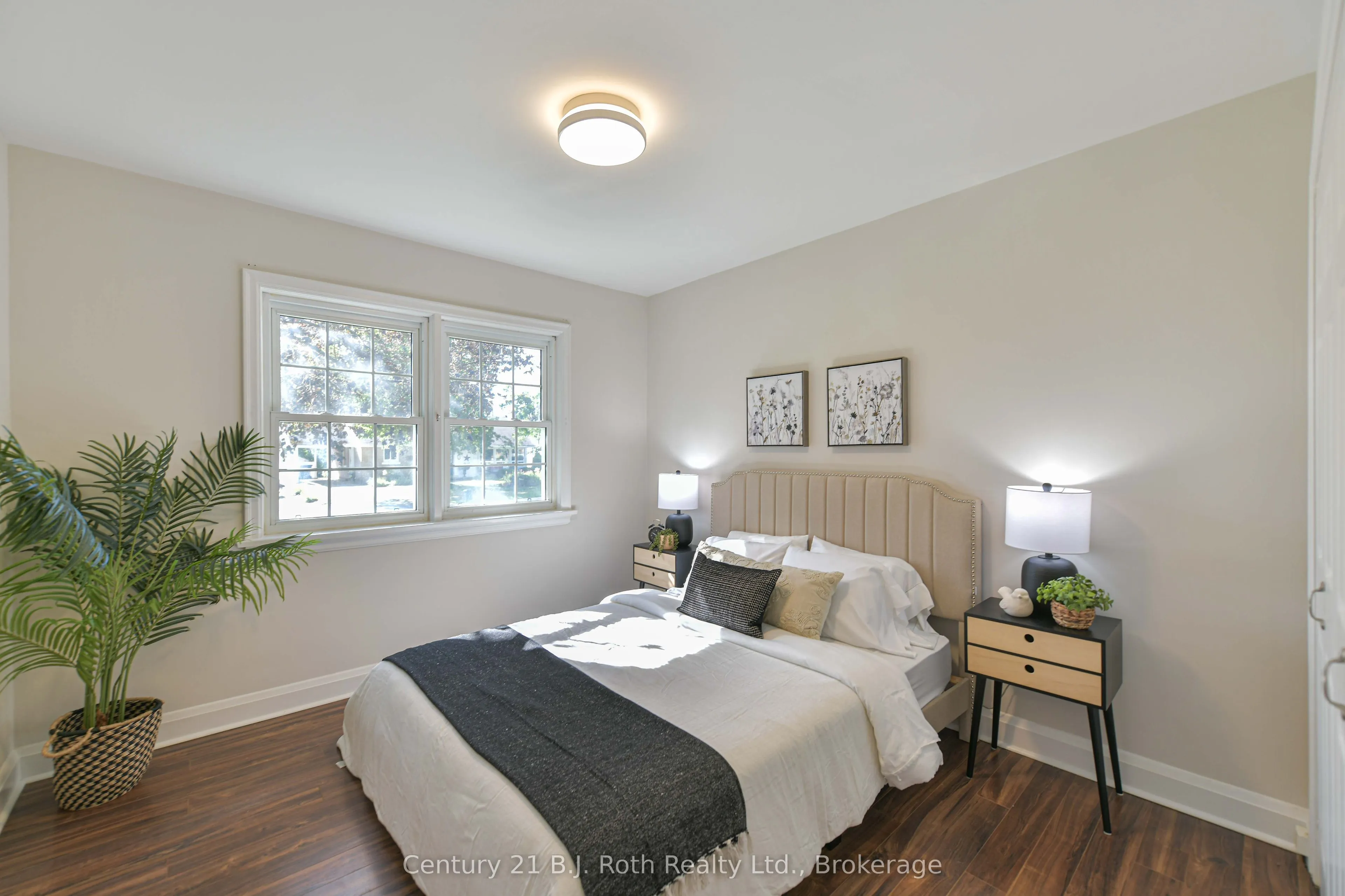 28 Borland Street W
