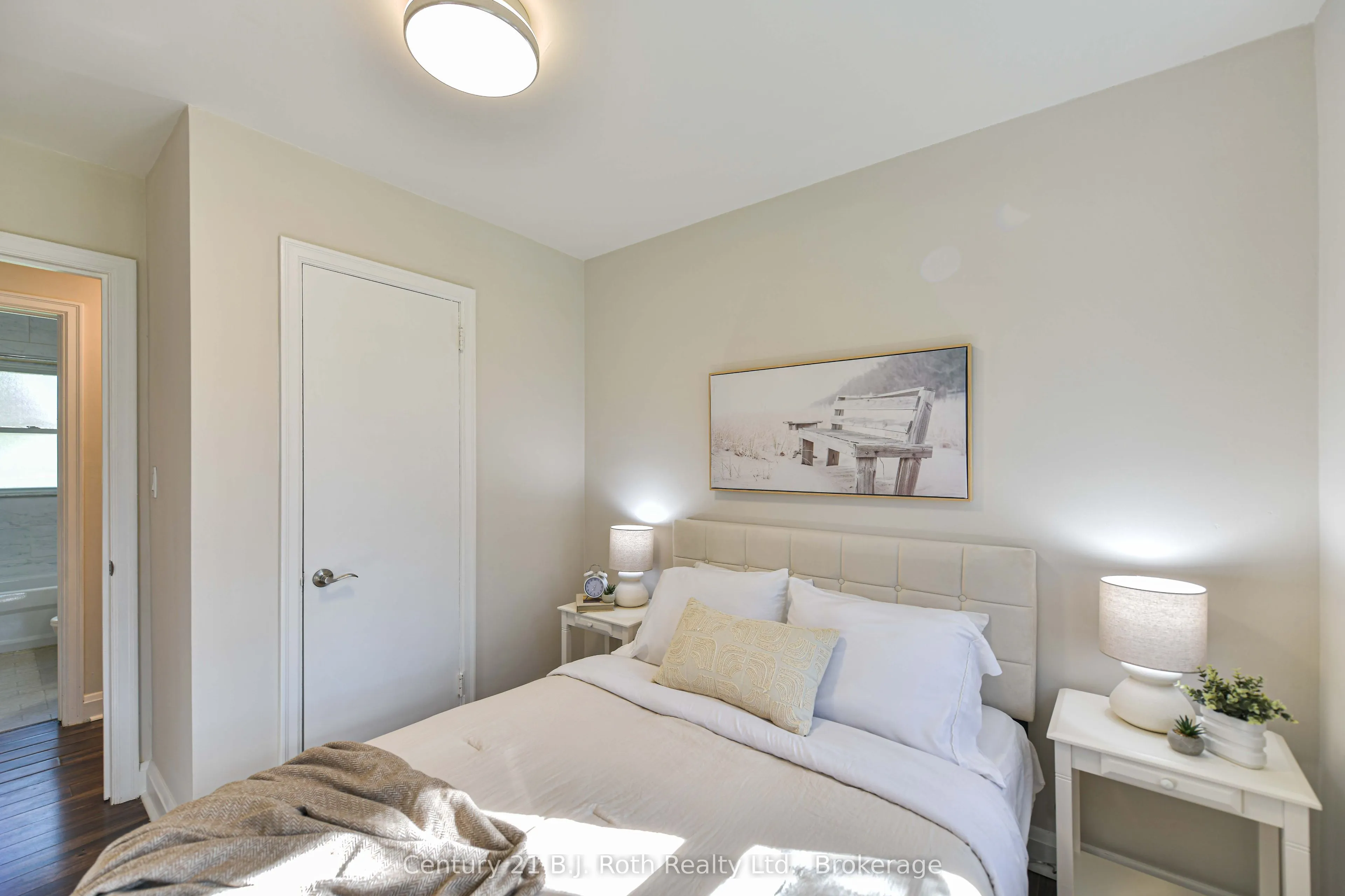 28 Borland Street W