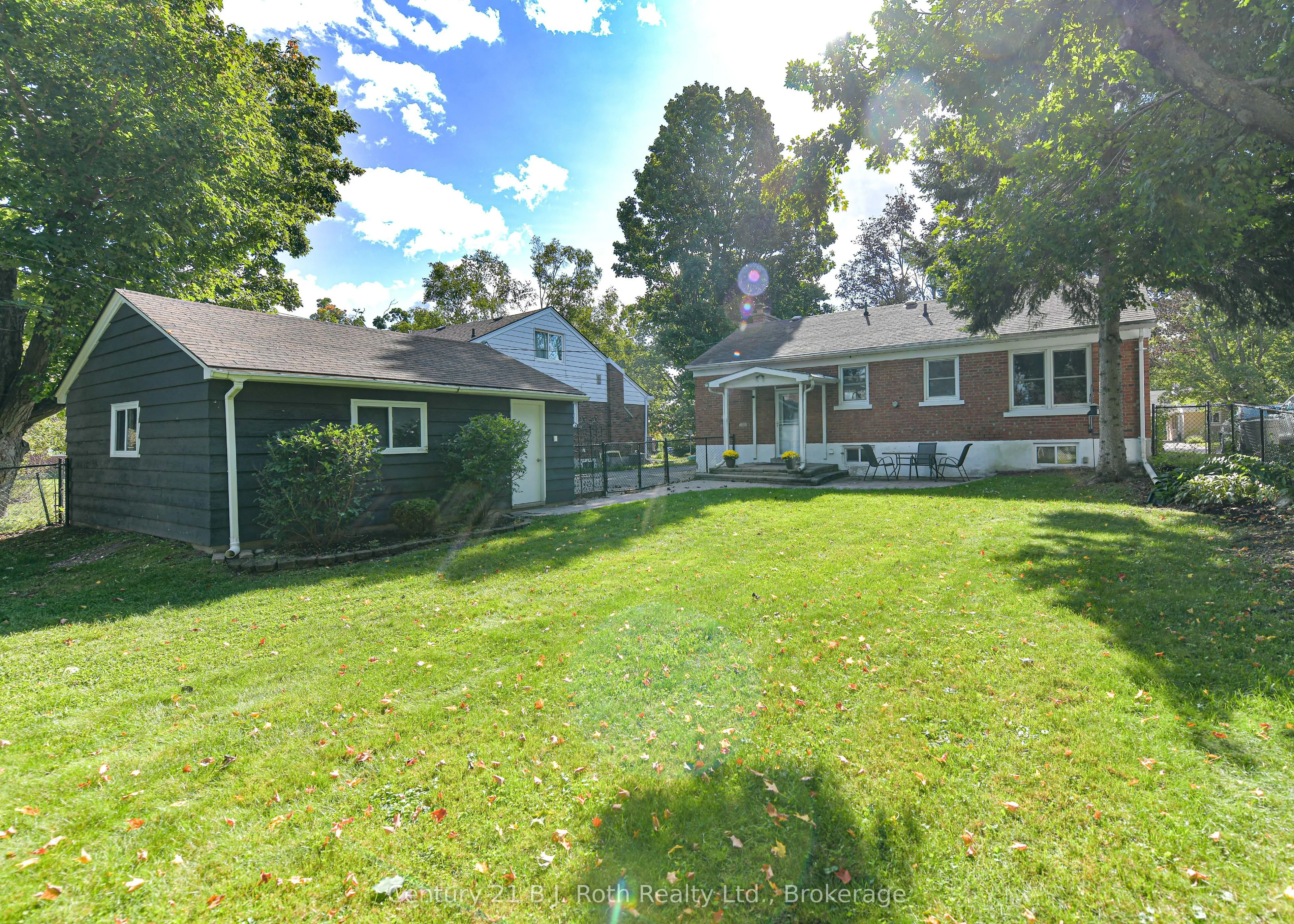 28 Borland Street W