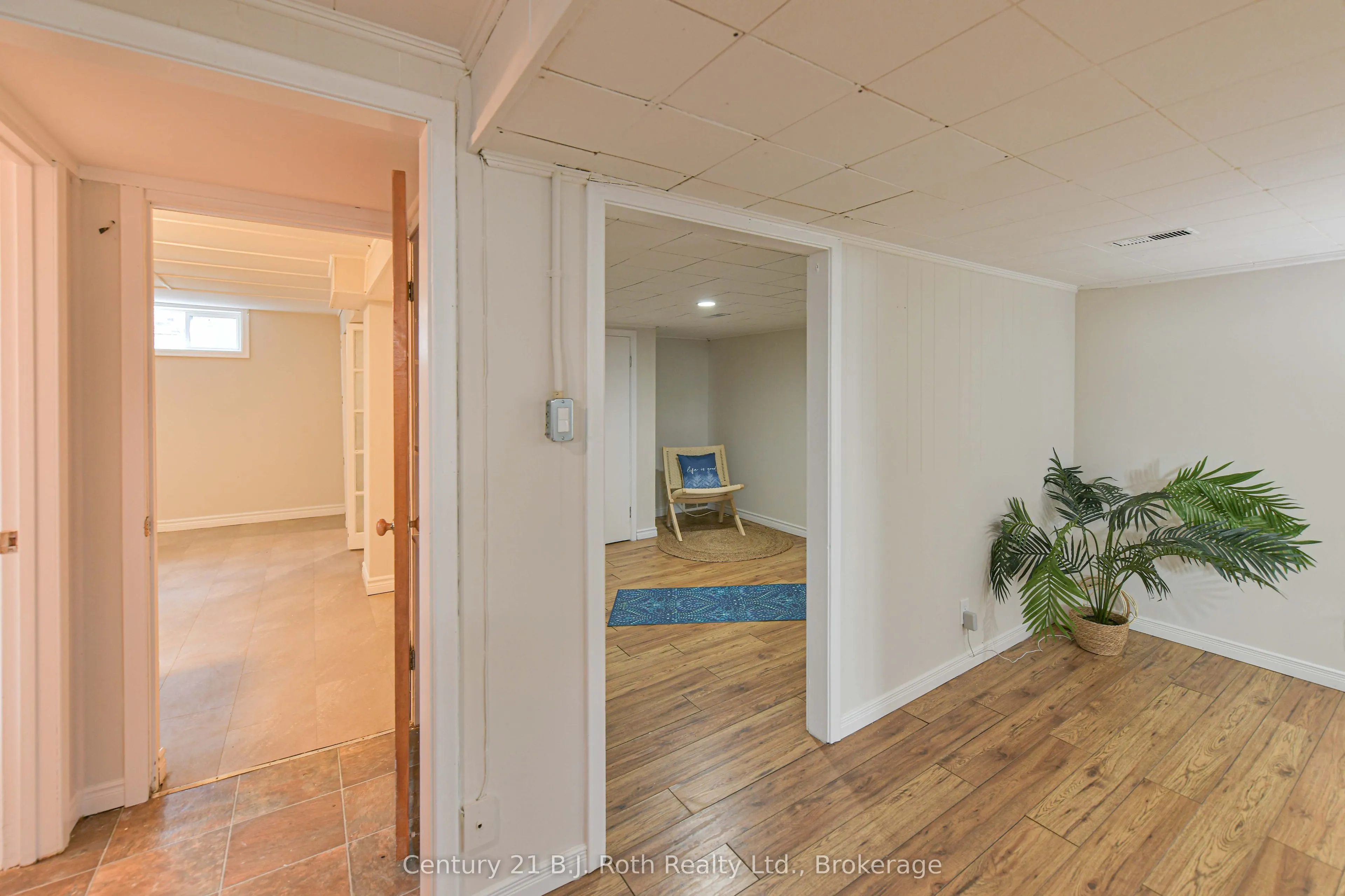 28 Borland Street W
