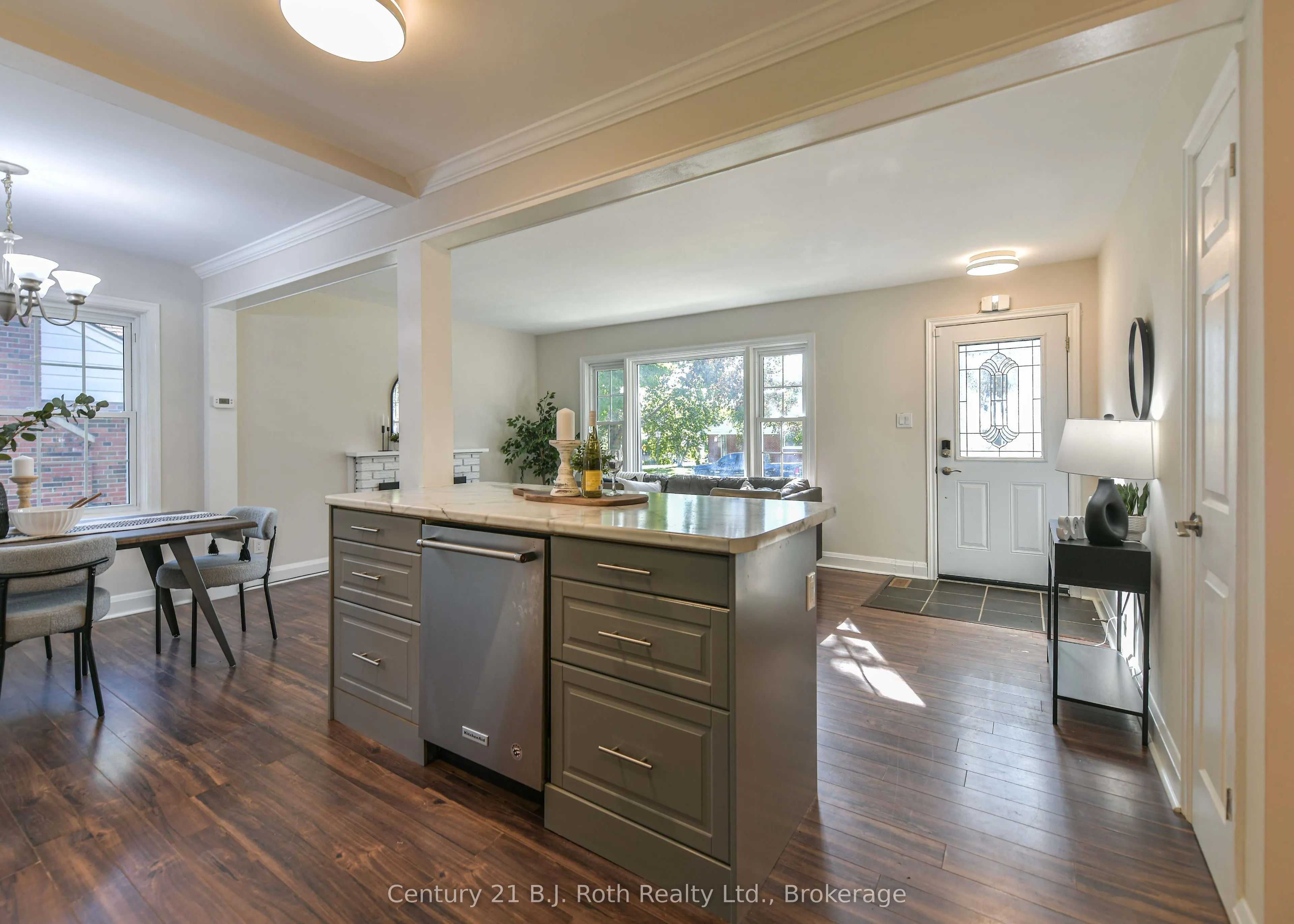 28 Borland Street W