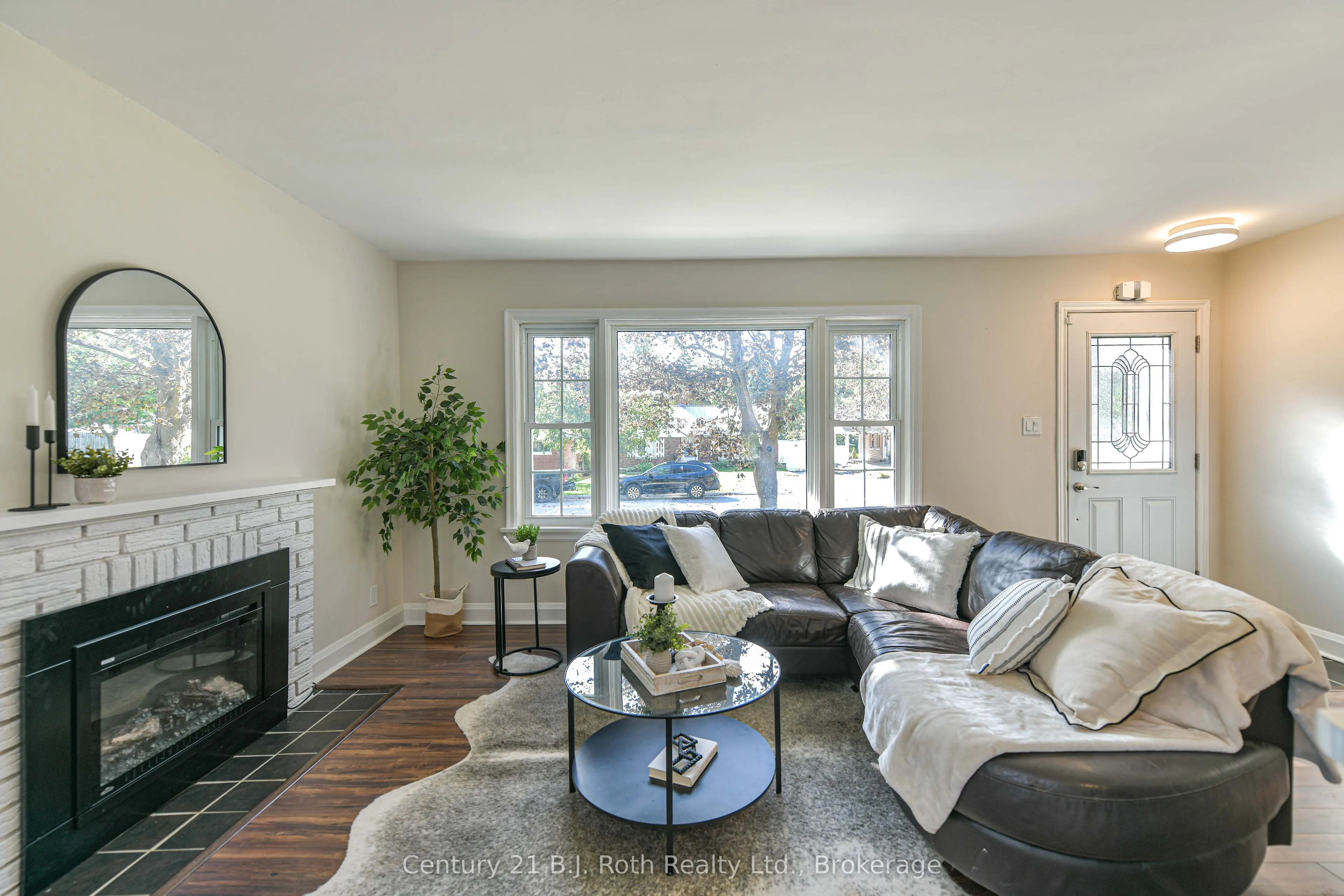 28 Borland Street W