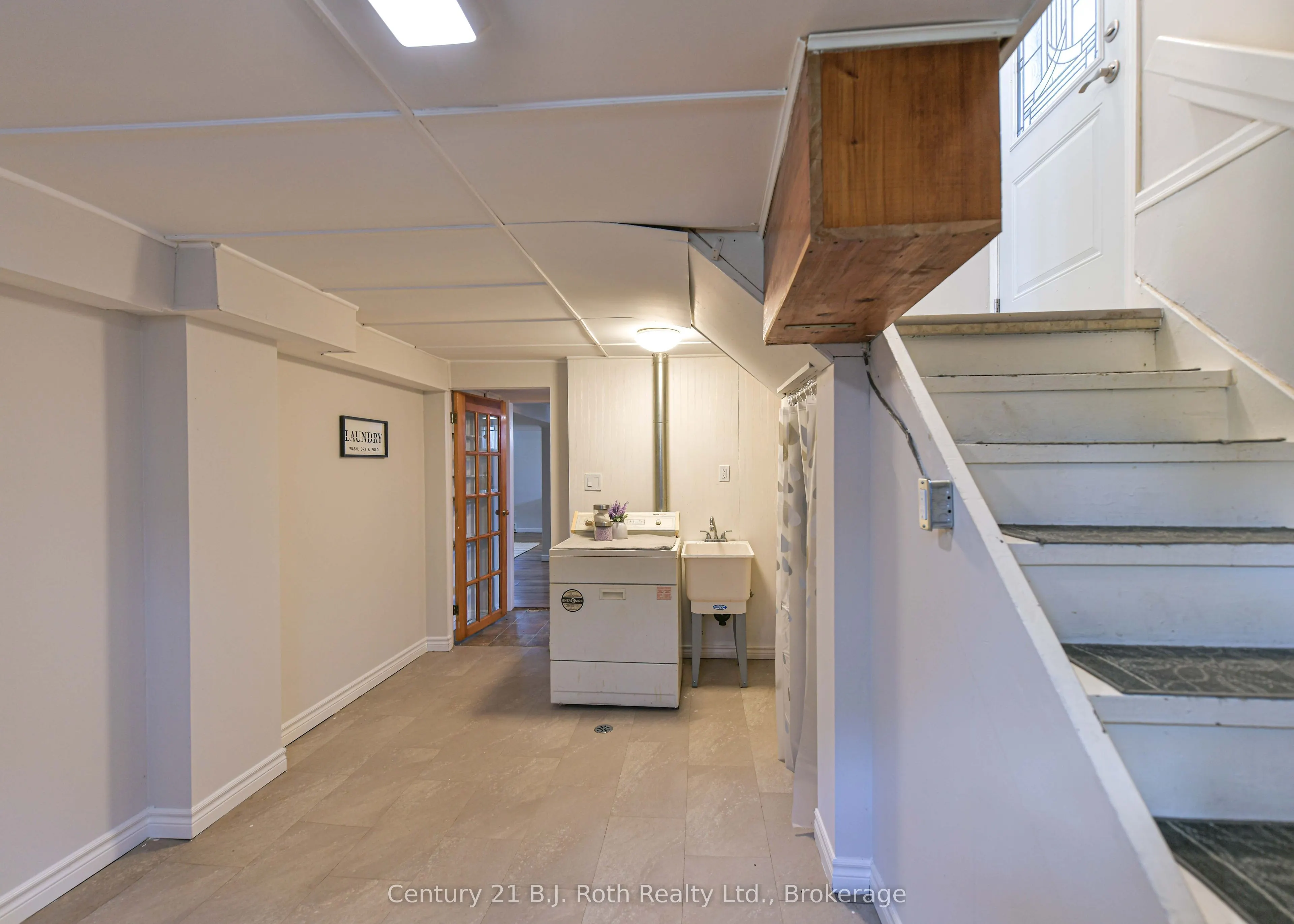 28 Borland Street W