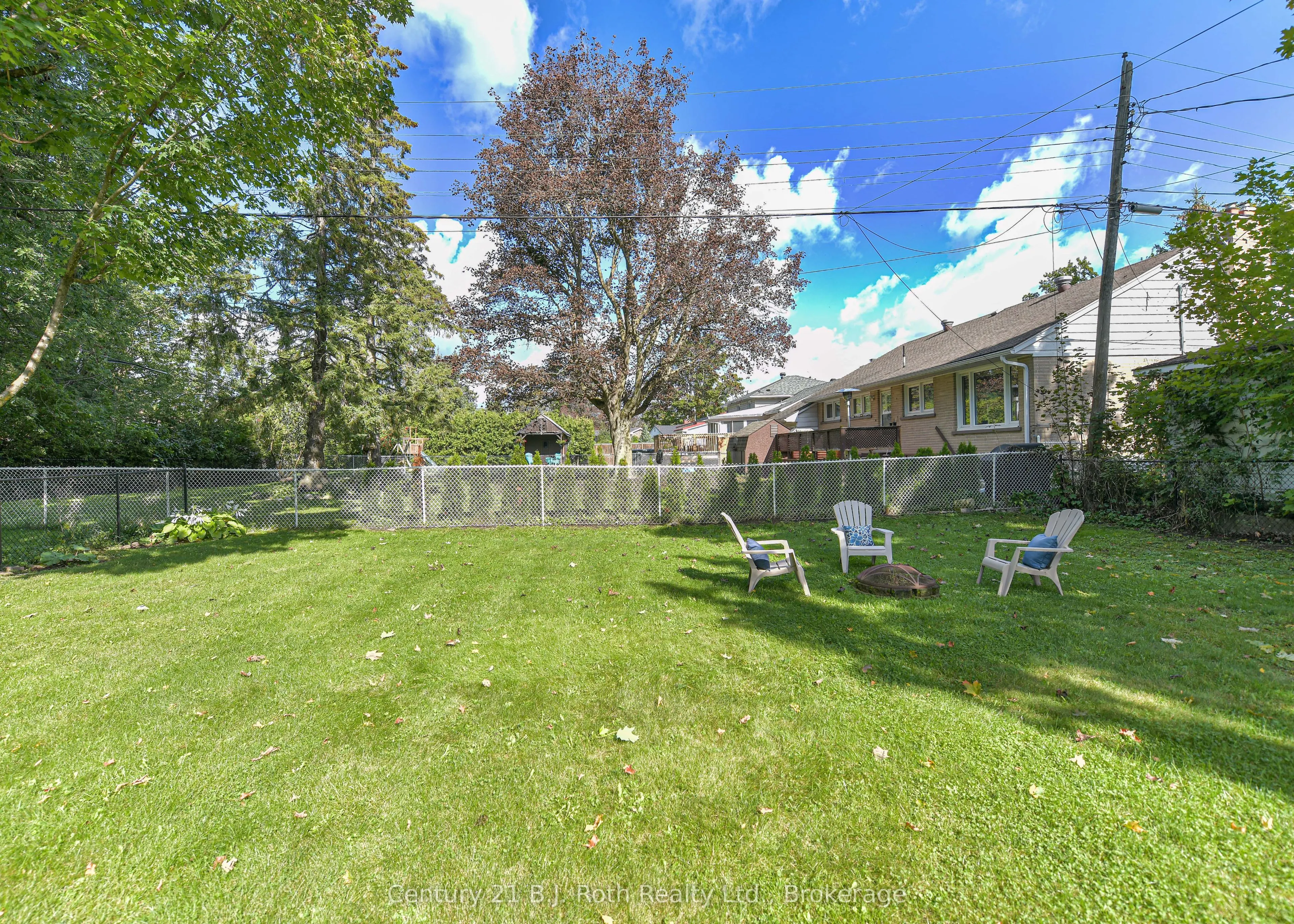 28 Borland Street W