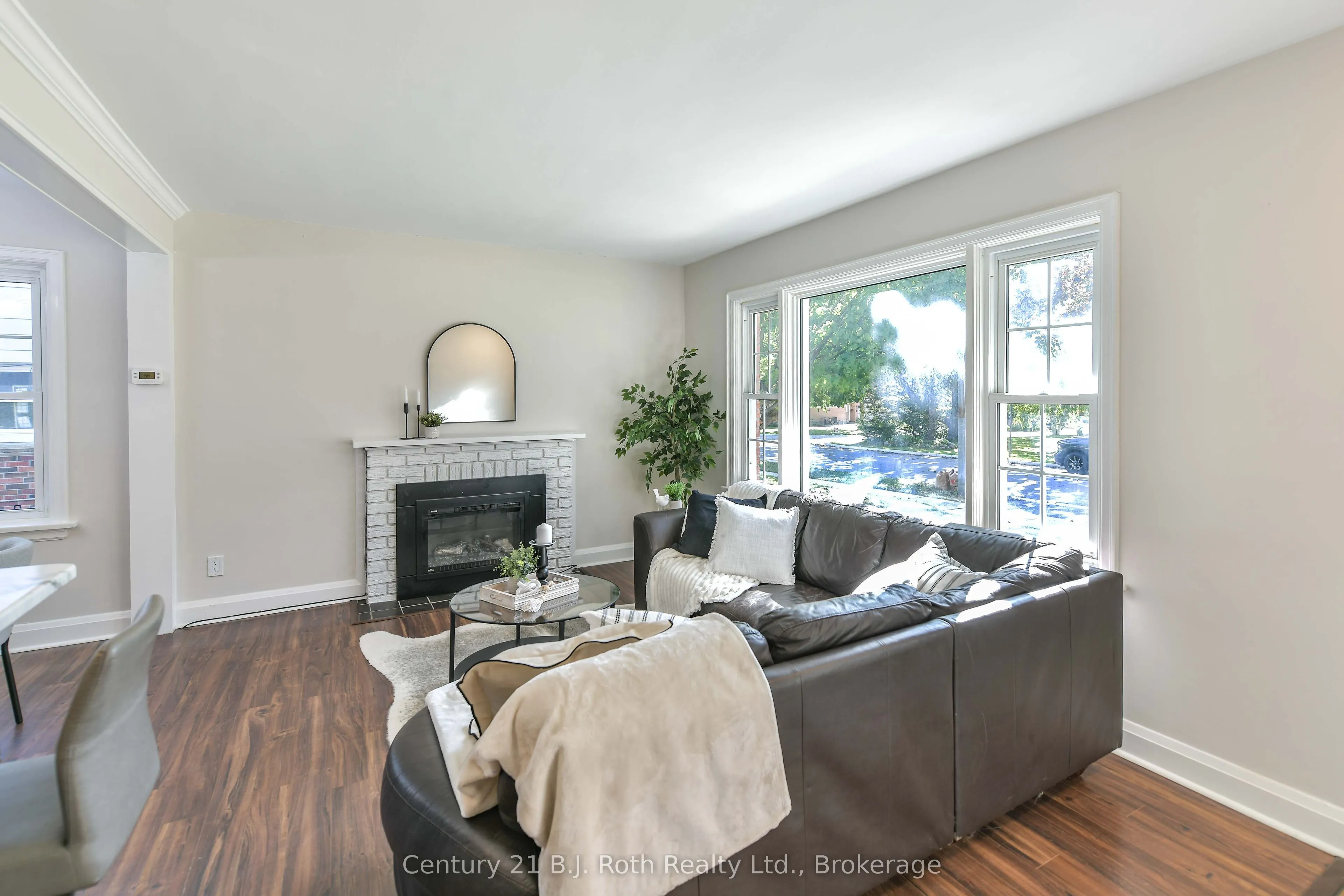 28 Borland Street W