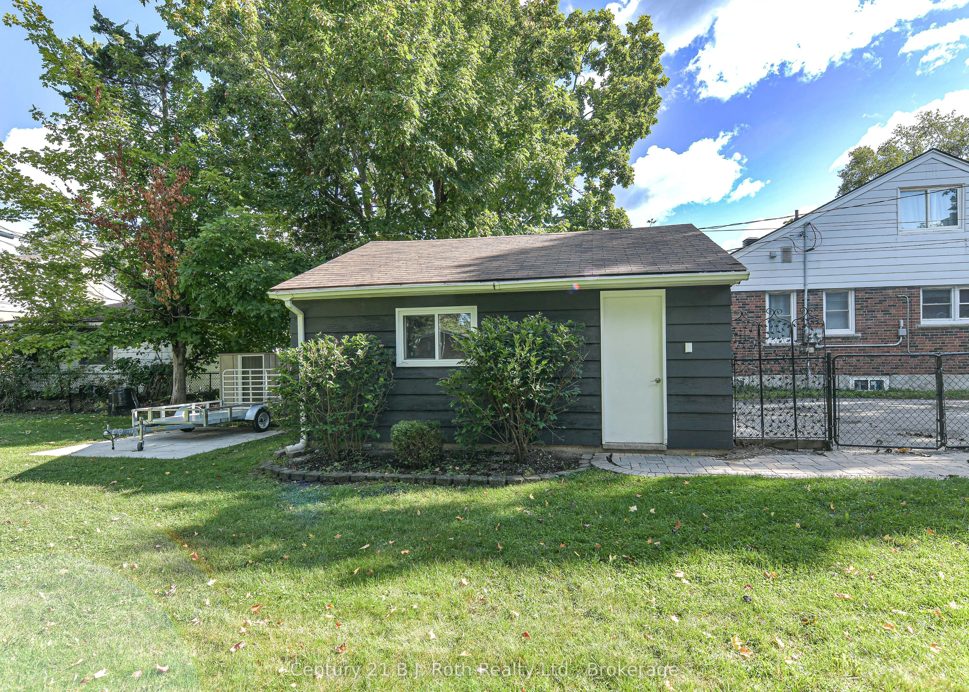 28 Borland Street W