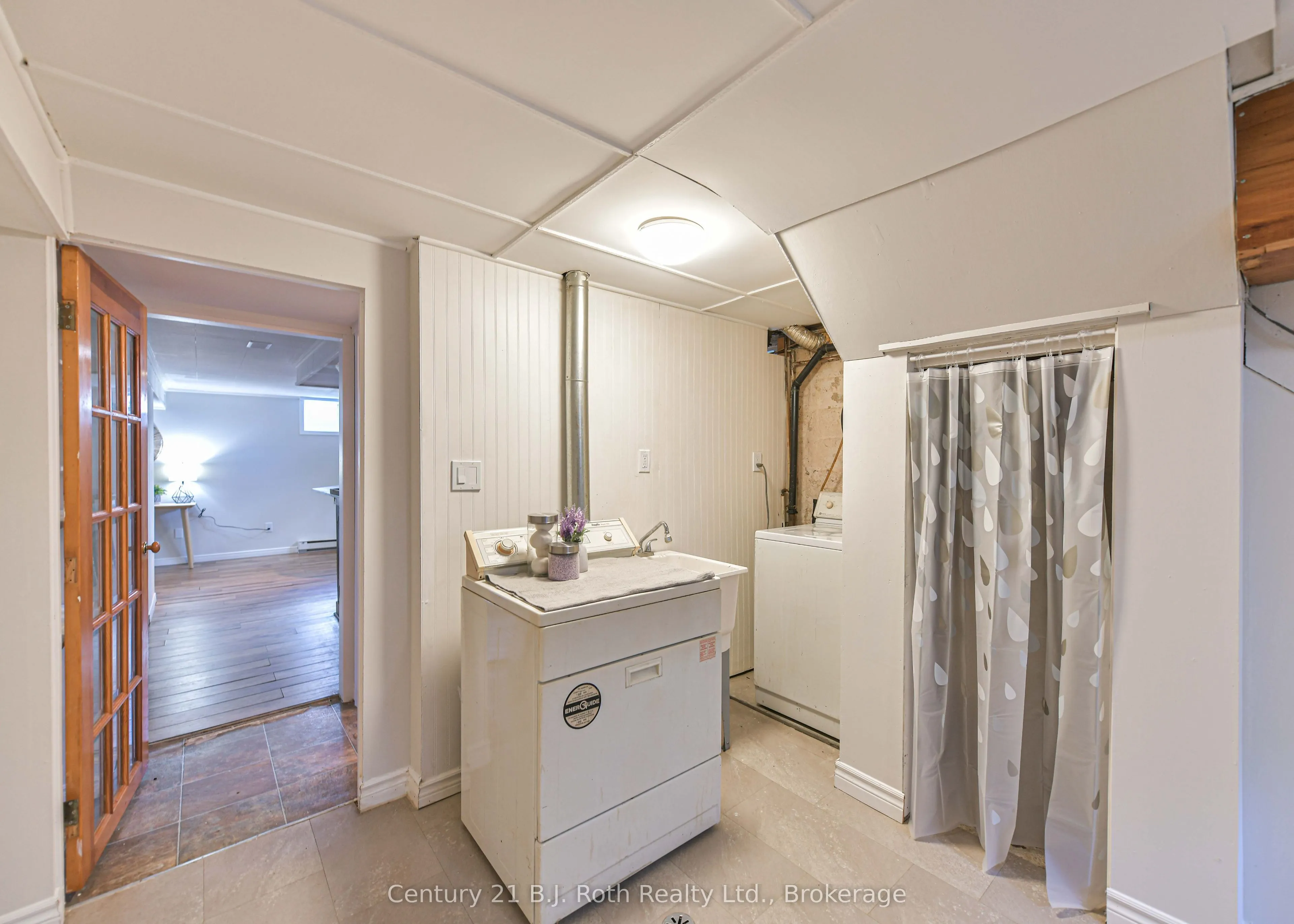28 Borland Street W