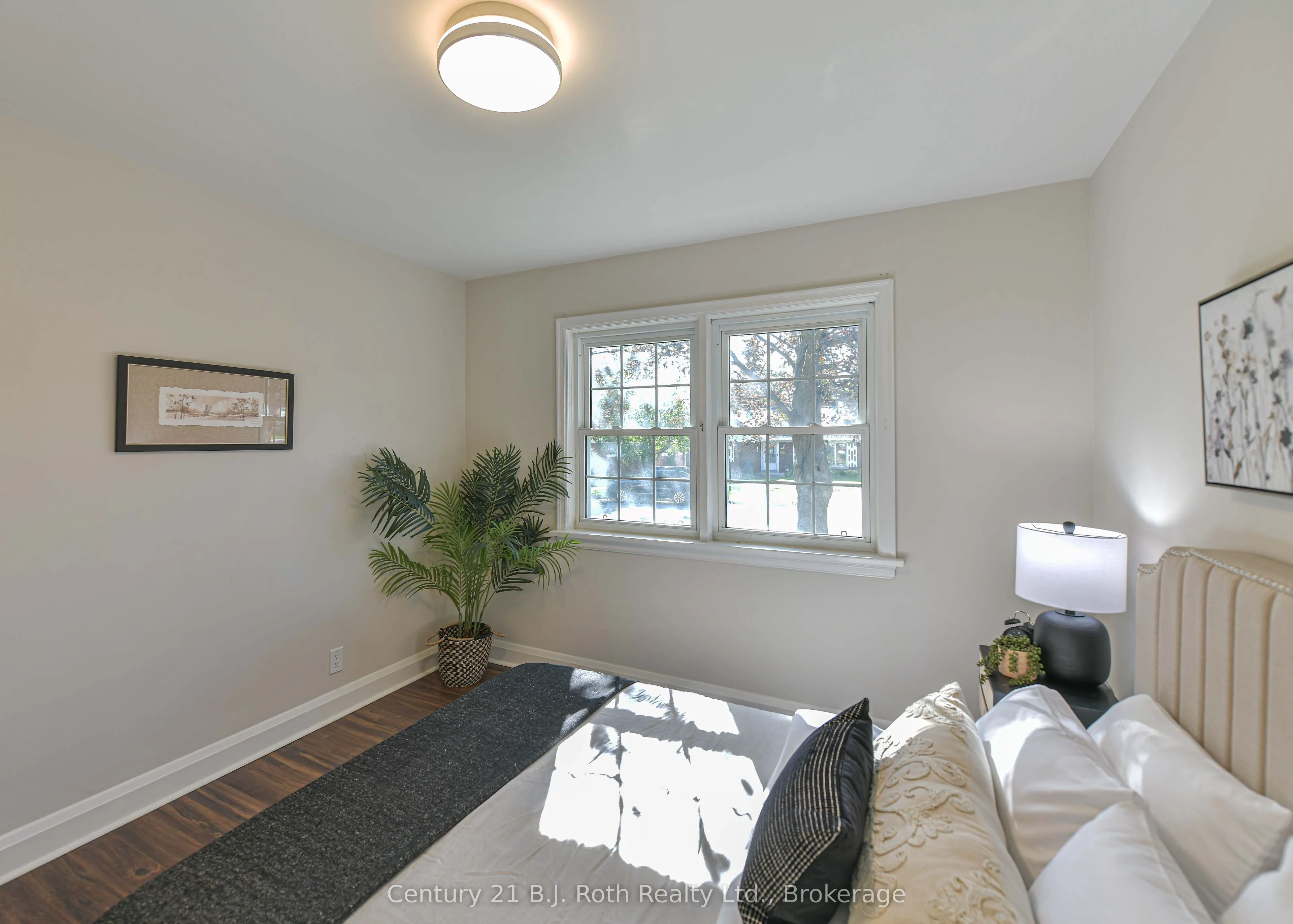 28 Borland Street W