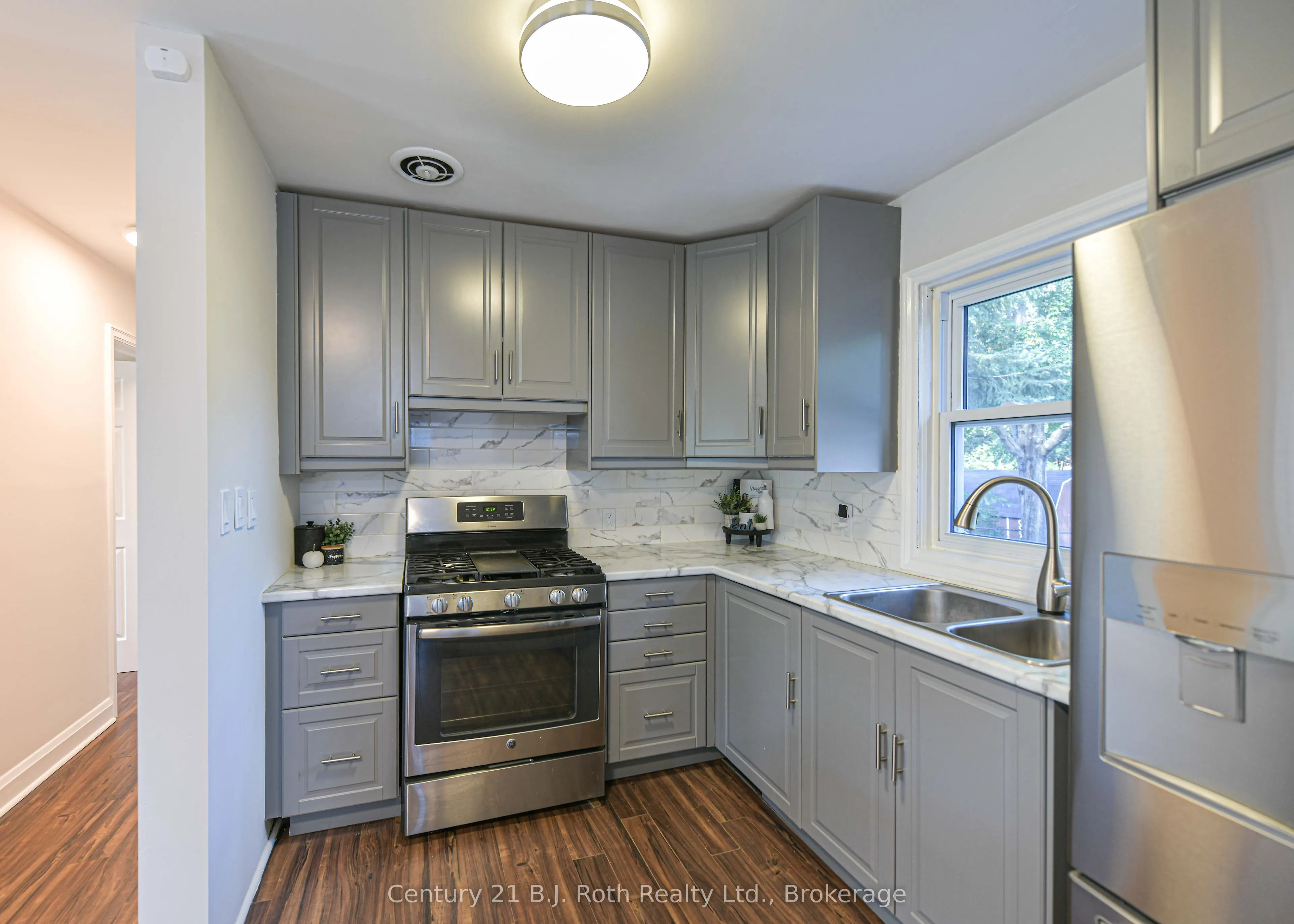 28 Borland Street W