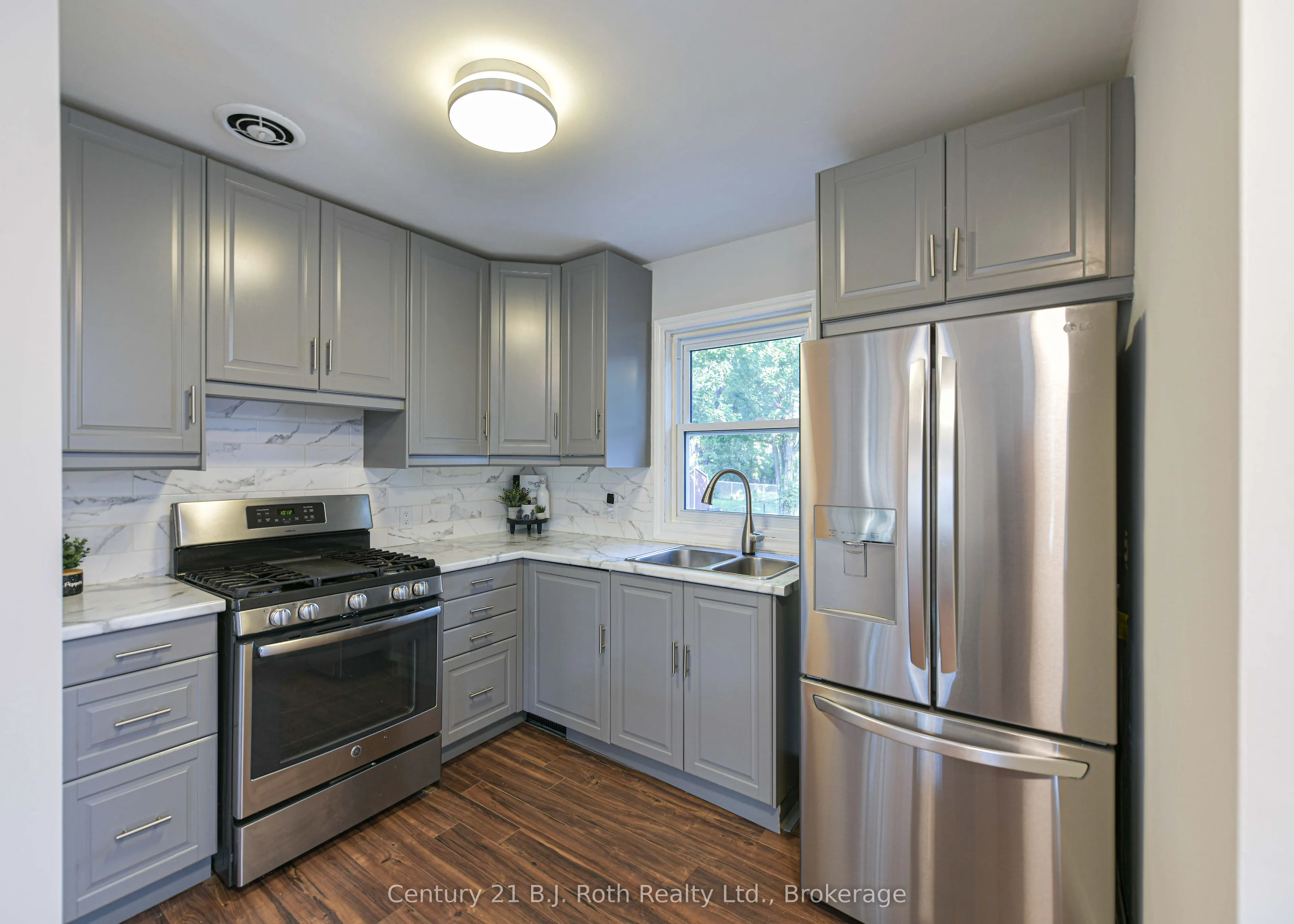 28 Borland Street W