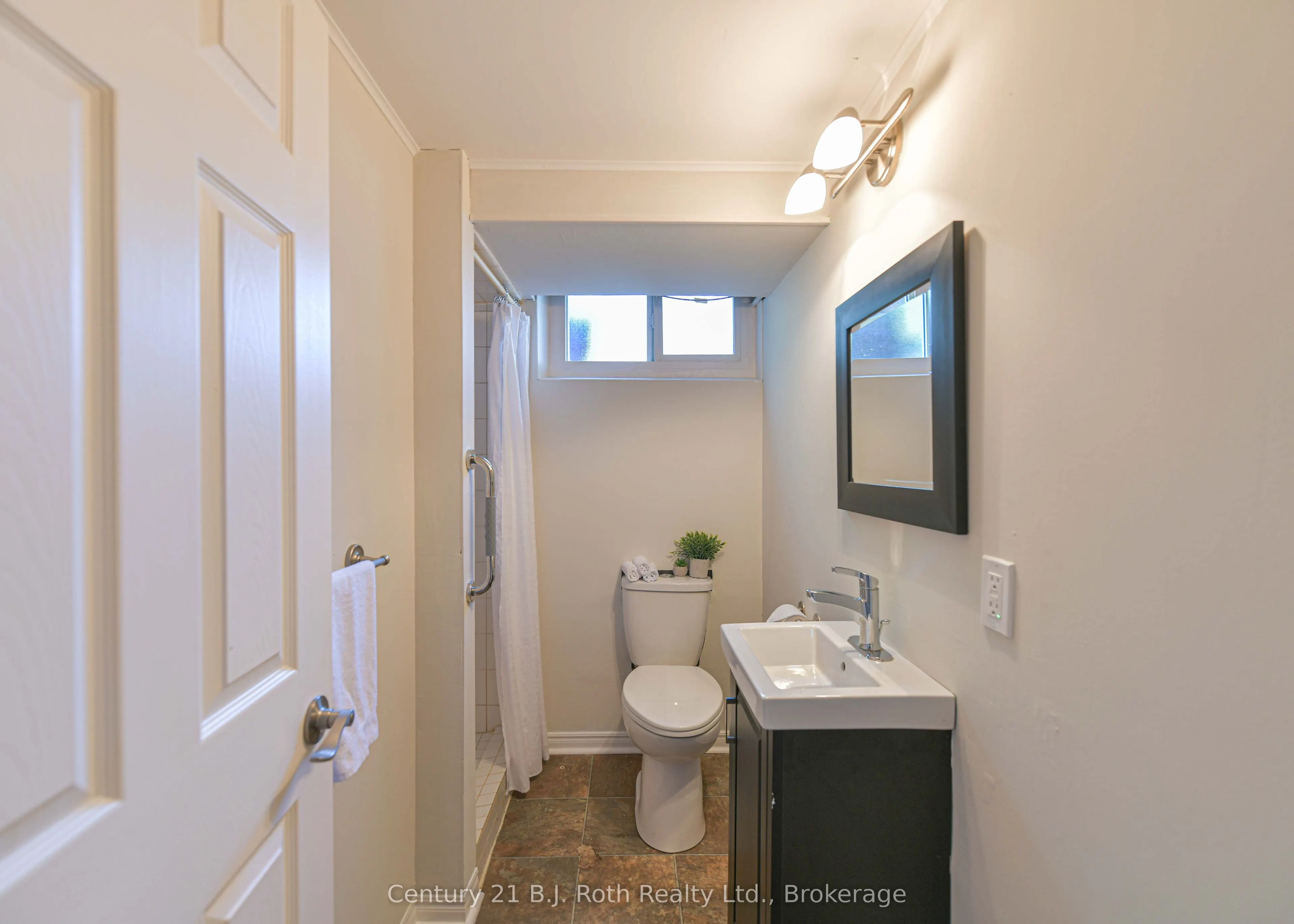 28 Borland Street W