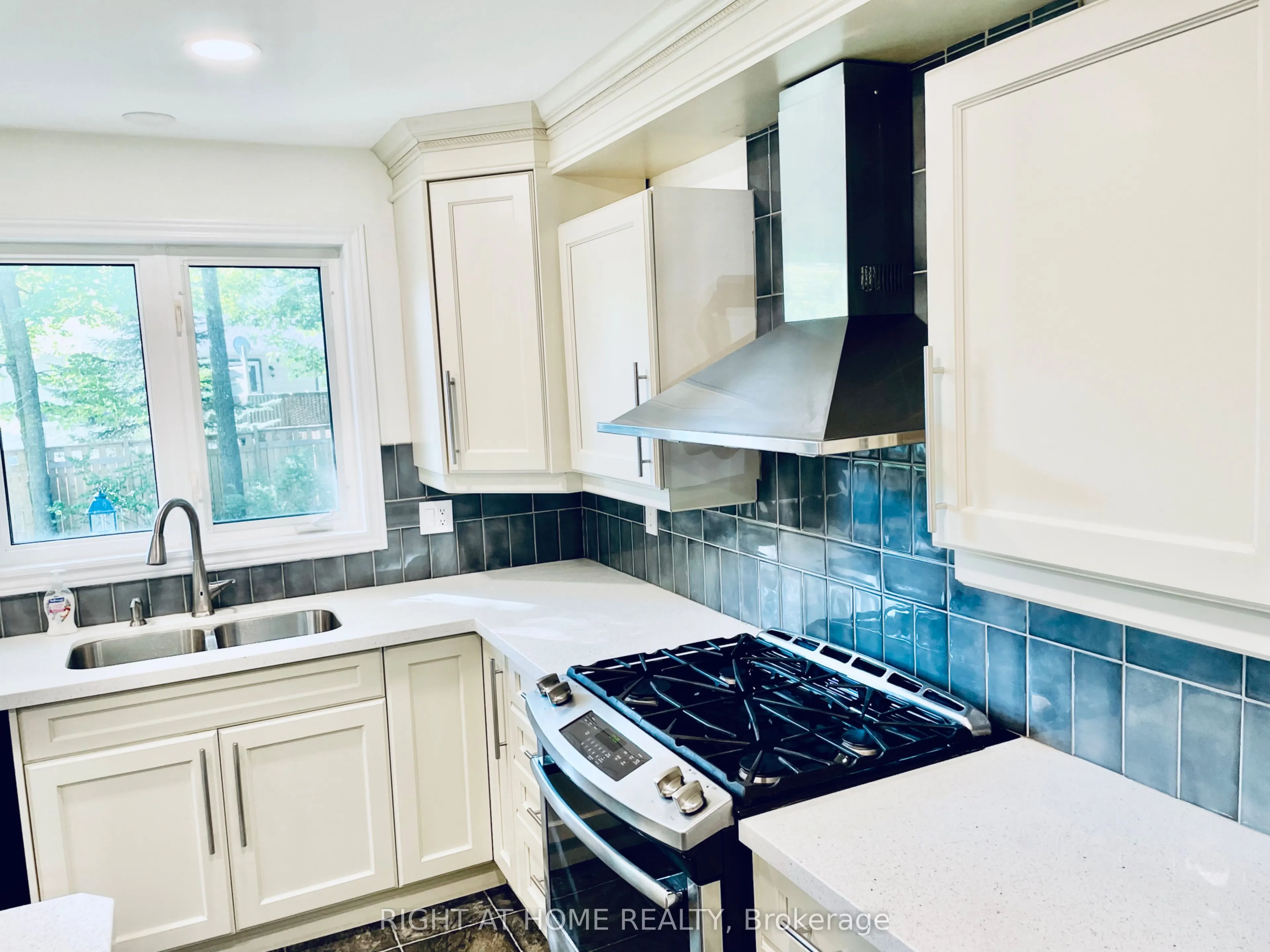 6 Beechcroft Circle