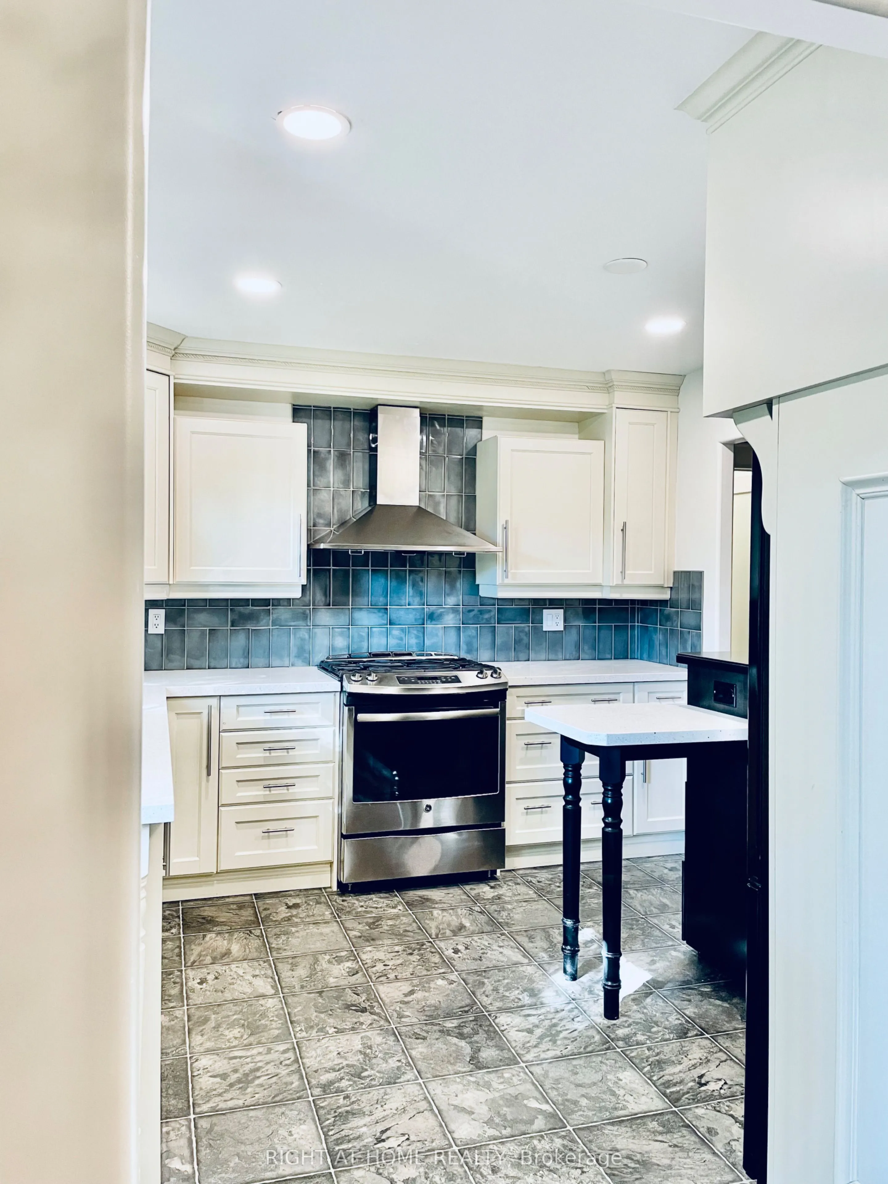 6 Beechcroft Circle