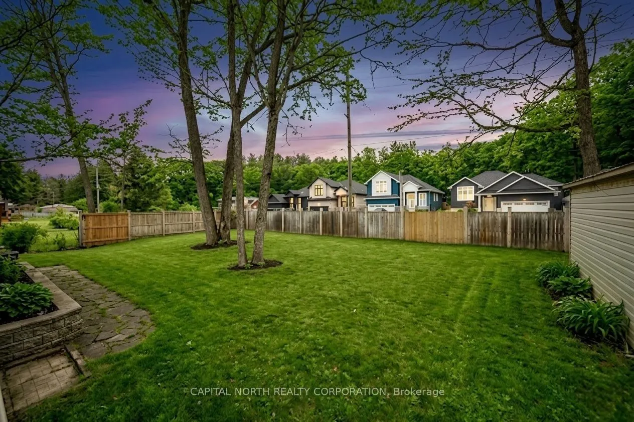 8 Downer Crescent