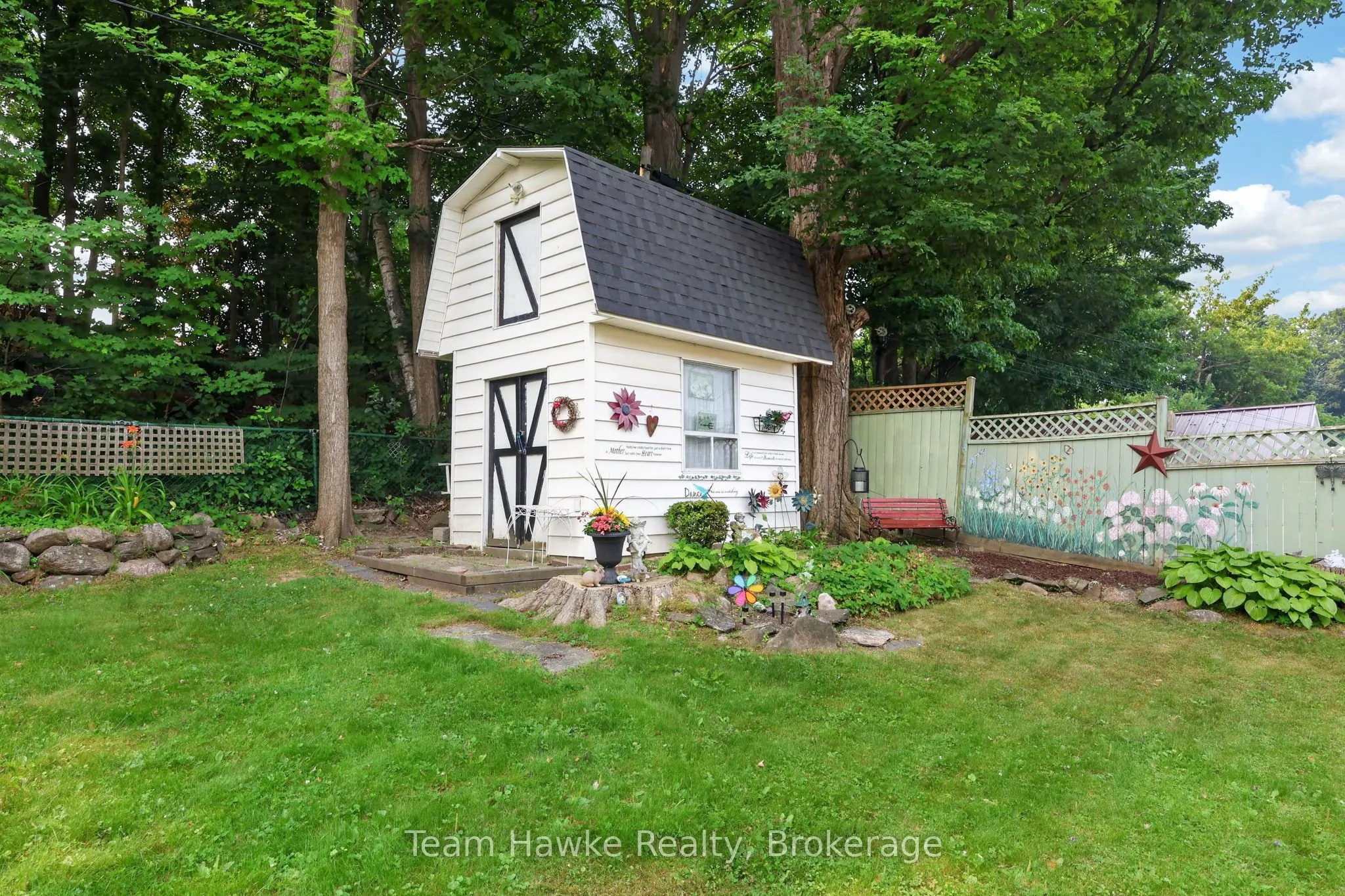 255 Hanly Street