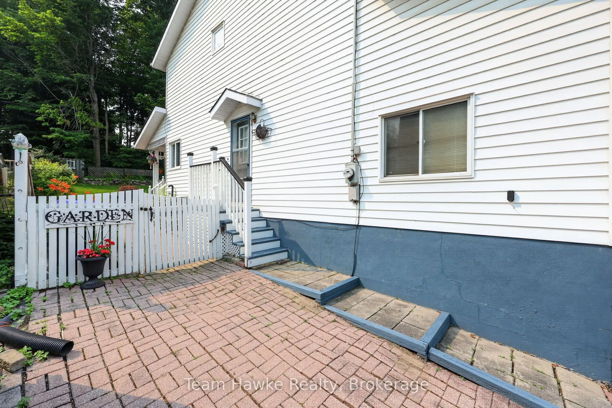 255 Hanly Street