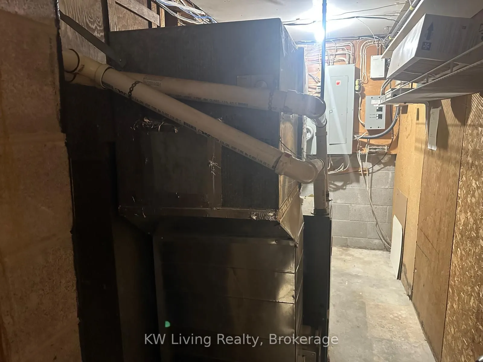 620 River Road W