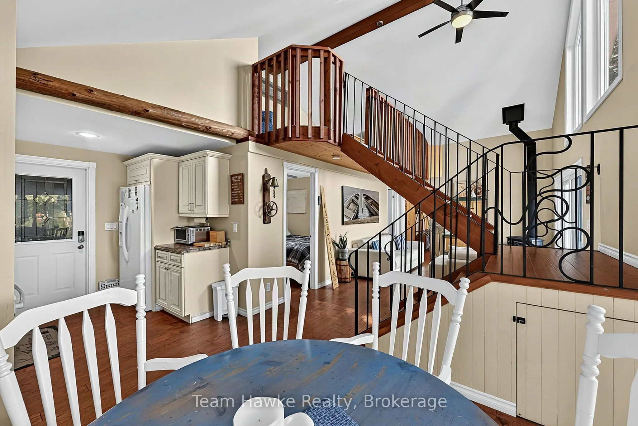 8 Farlain Lake Road E
