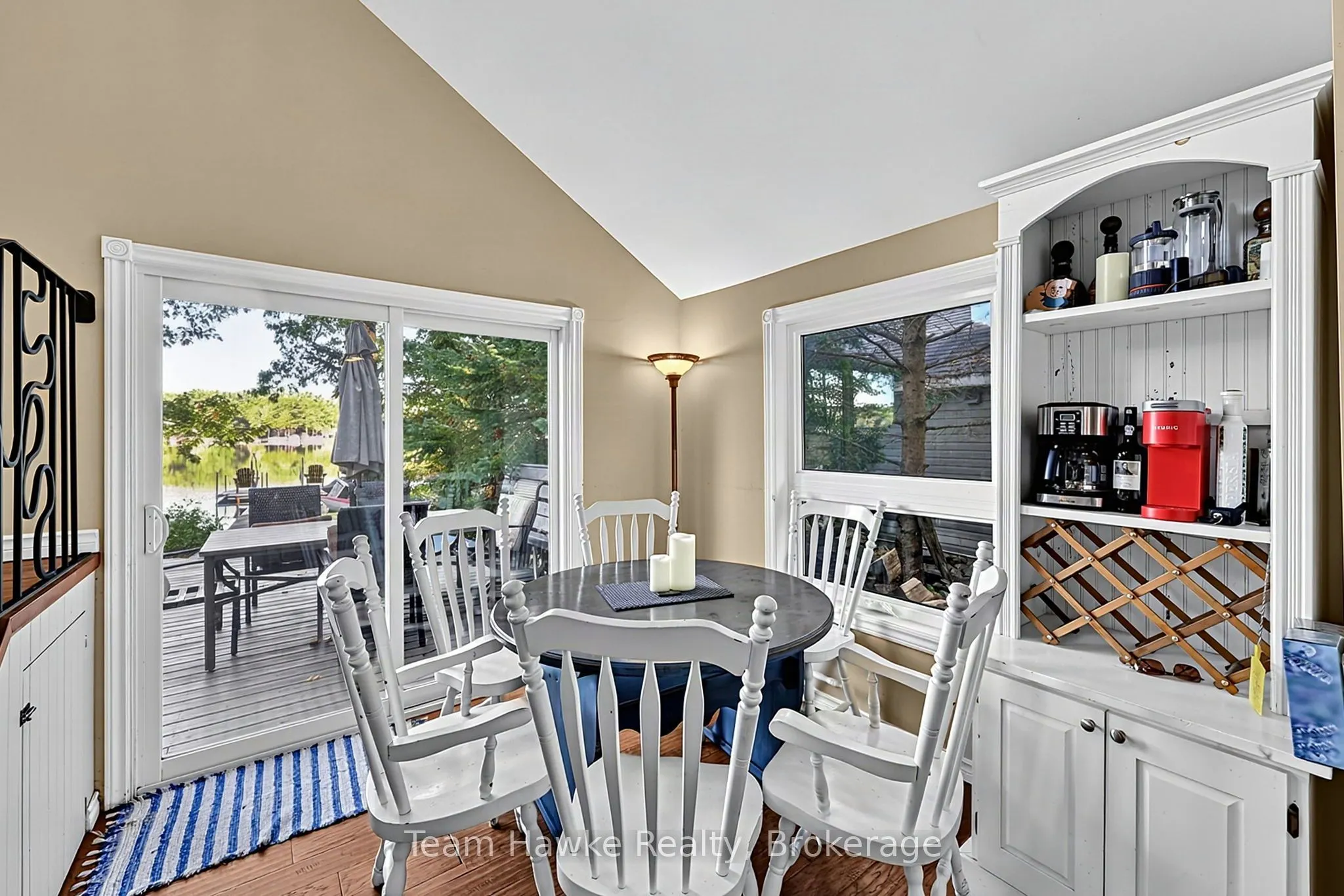 8 Farlain Lake Road E