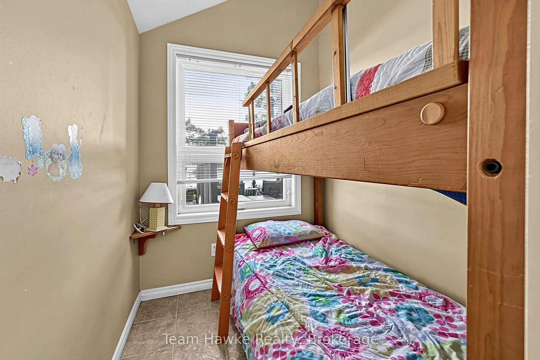 8 Farlain Lake Road E