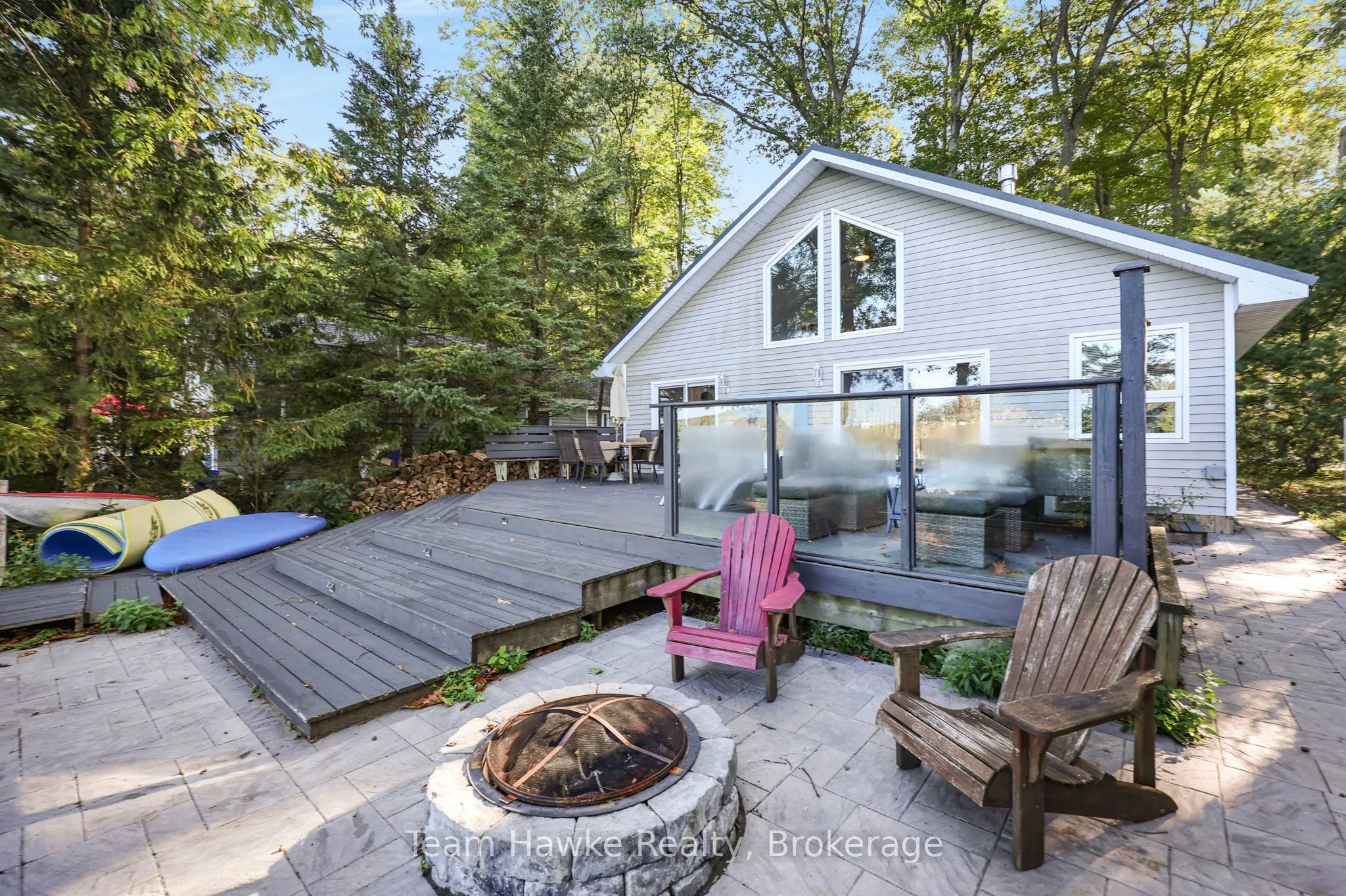 8 Farlain Lake Road E