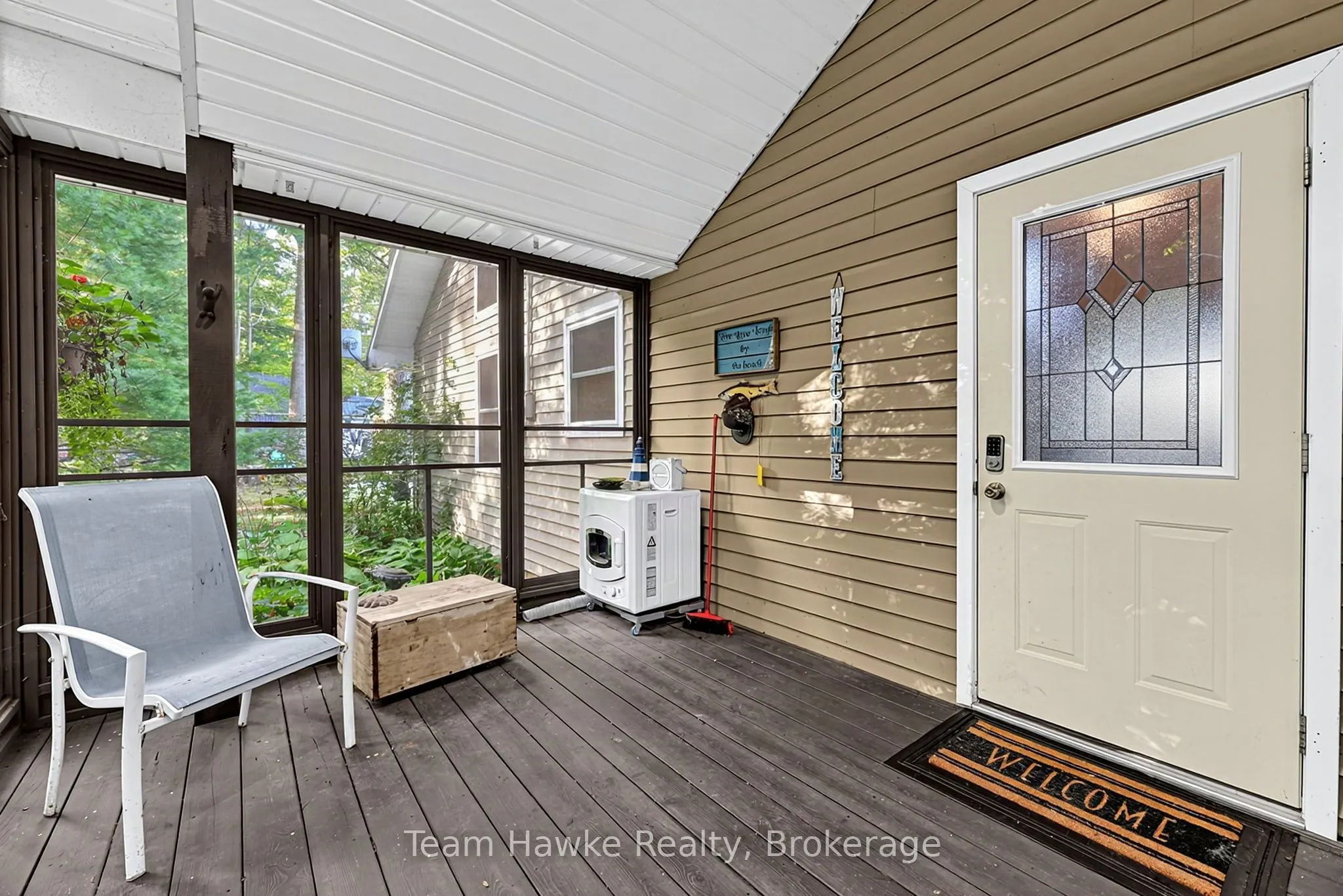 8 Farlain Lake Road E