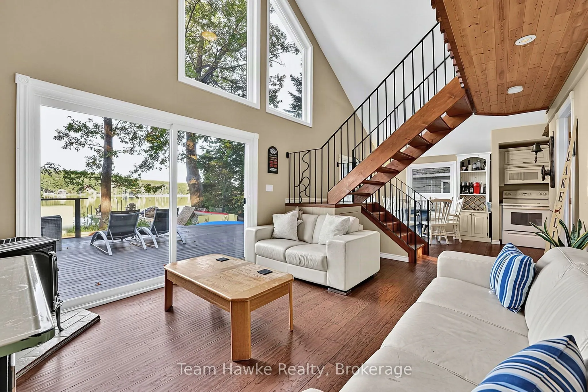 8 Farlain Lake Road E