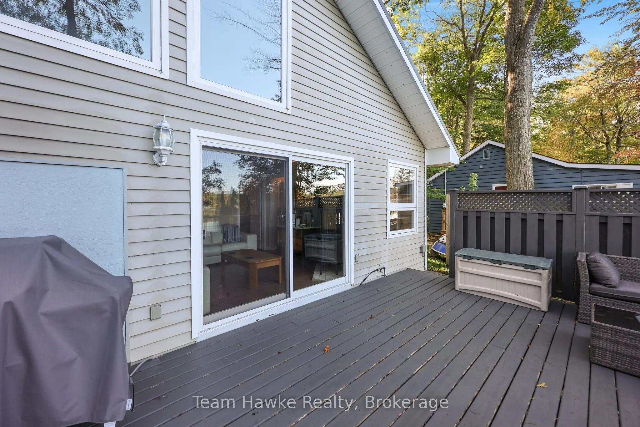 8 Farlain Lake Road E