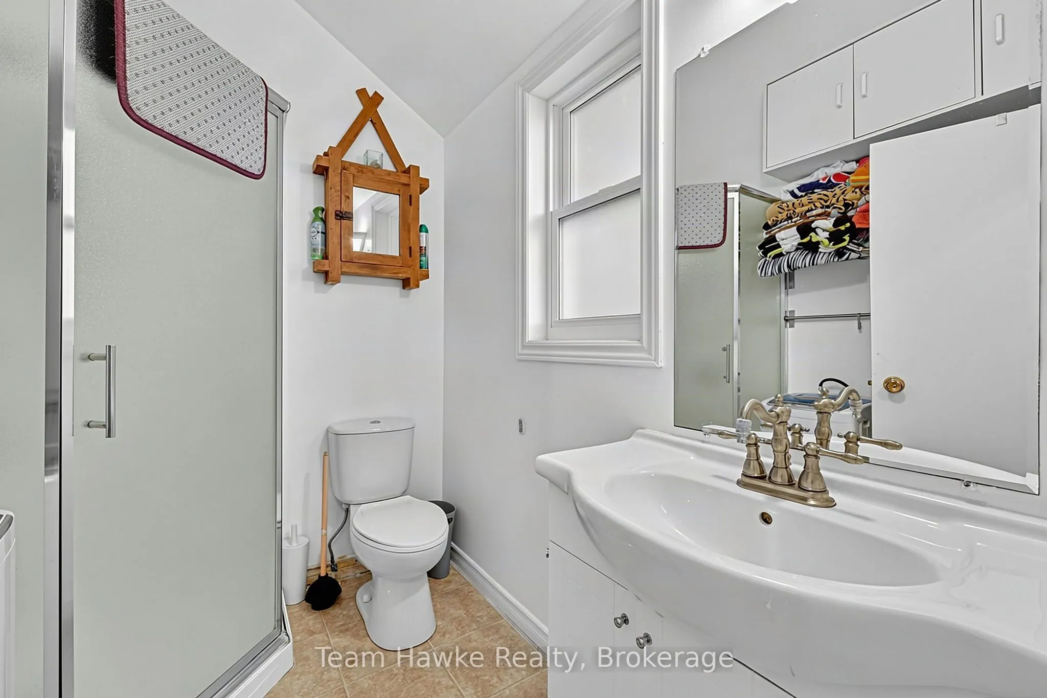8 Farlain Lake Road E