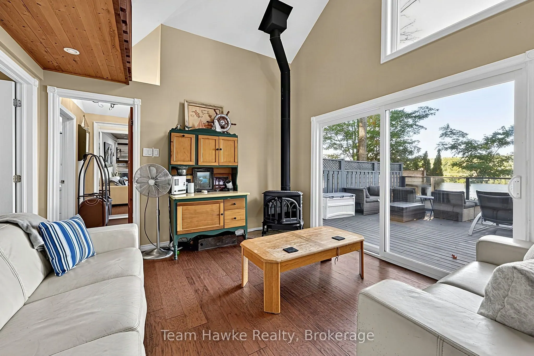 8 Farlain Lake Road E