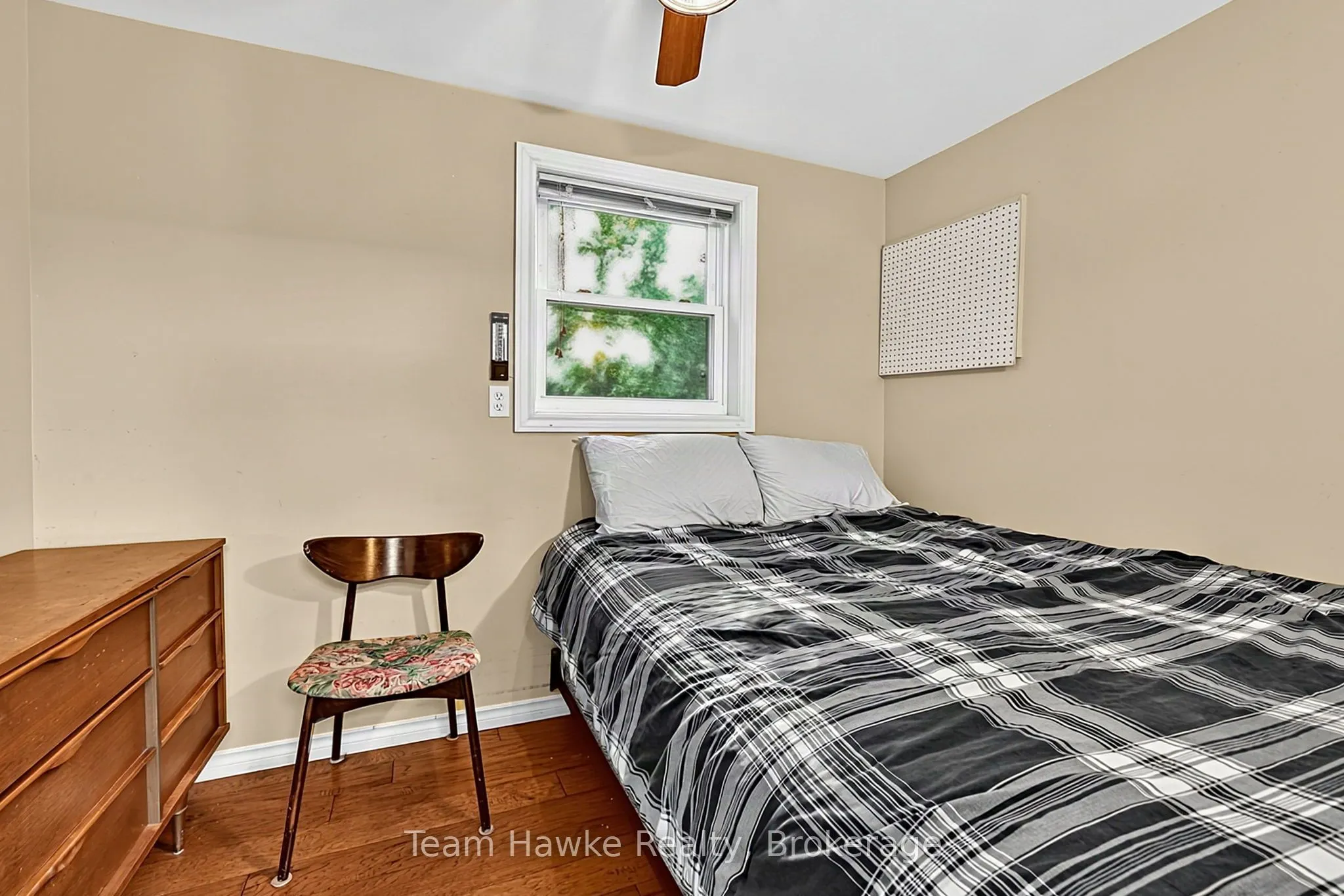 8 Farlain Lake Road E