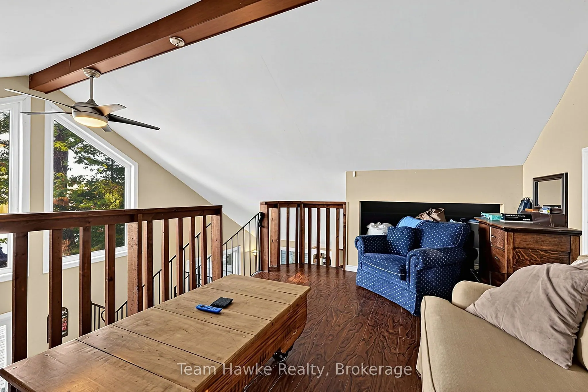 8 Farlain Lake Road E