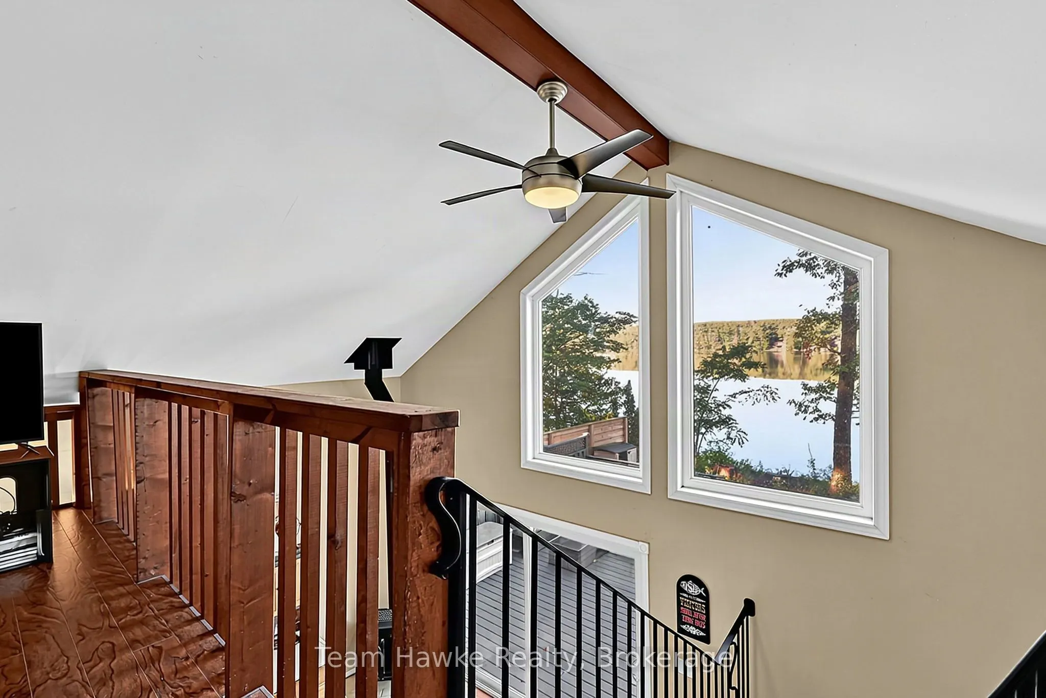 8 Farlain Lake Road E