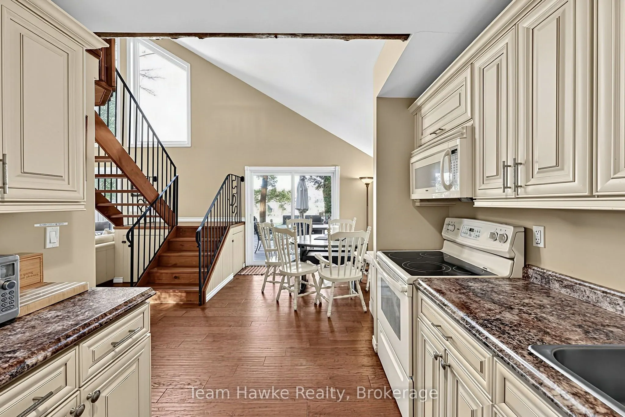 8 Farlain Lake Road E