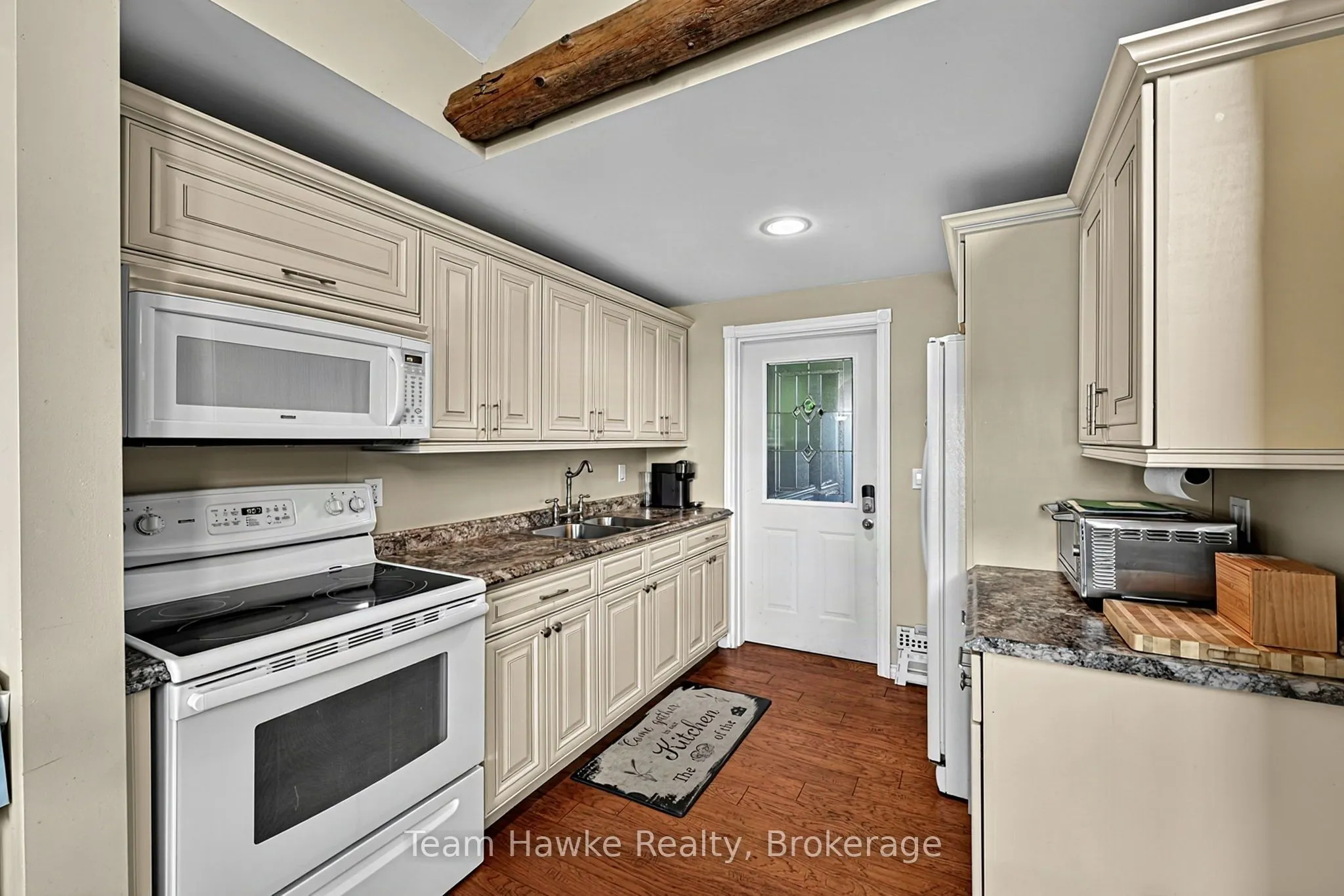 8 Farlain Lake Road E