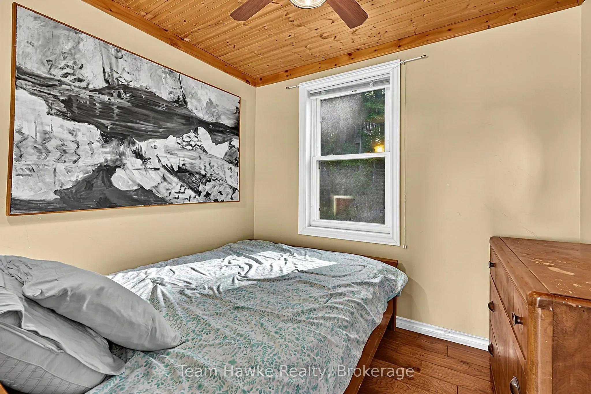 8 Farlain Lake Road E